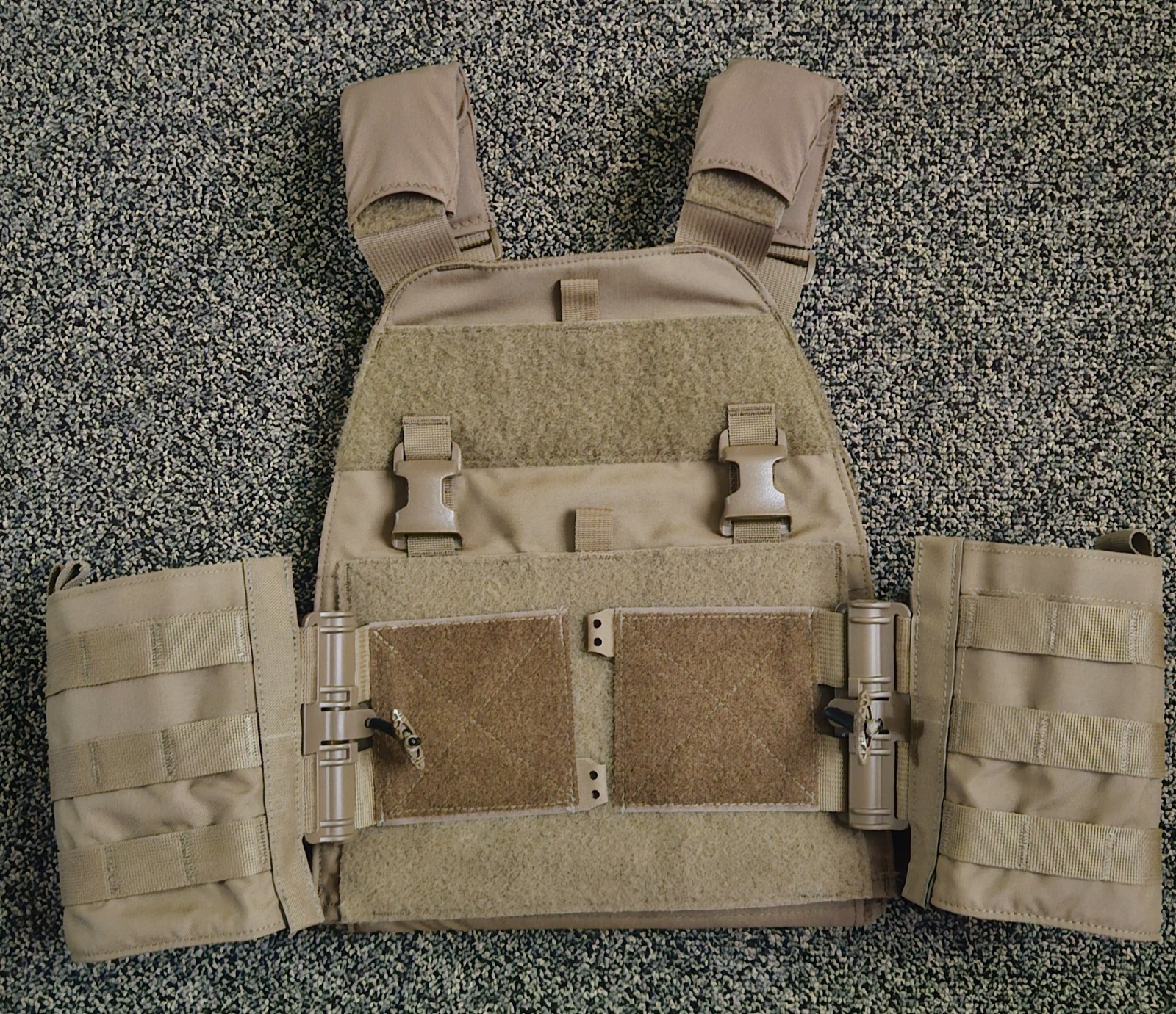 Velocity Mayflower LAW ENFORCEMENT PLATE CARRIER Coyote S/M LEPC