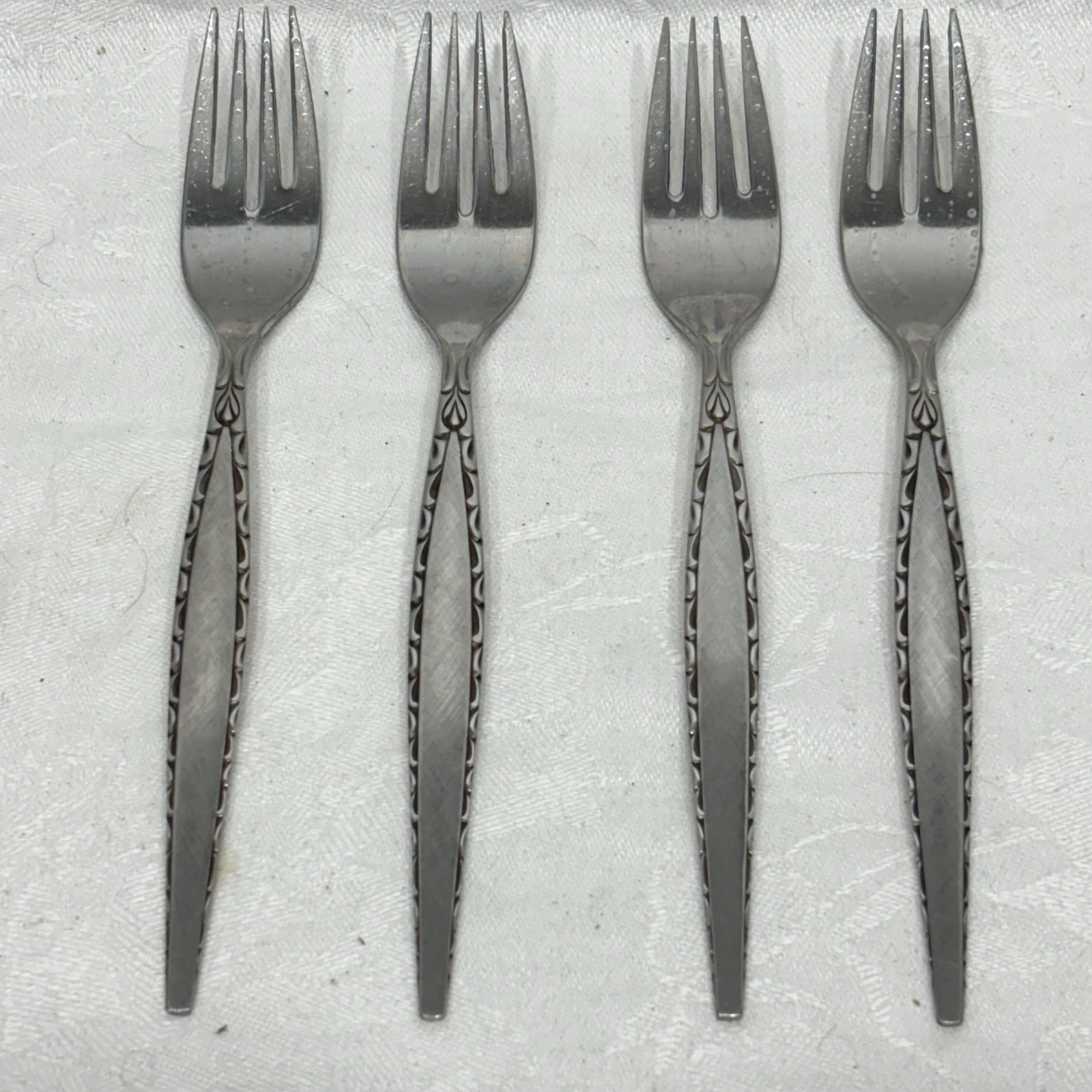 Venetia Community Stainless Dinner Forks Lot of 4 Oneida Flatware 7  3/8”