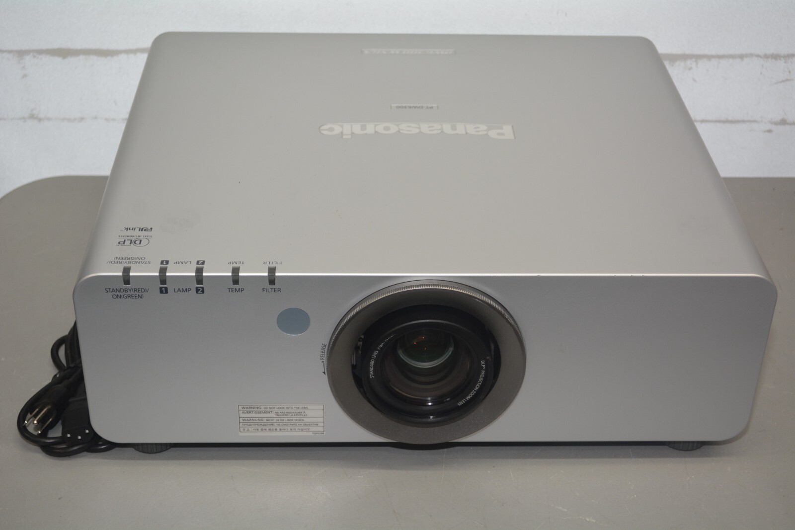 ^ Panasonic PT-DW6300US DLP WXGA Projector 6000 Lumens 1710 Lamp Hours #X825