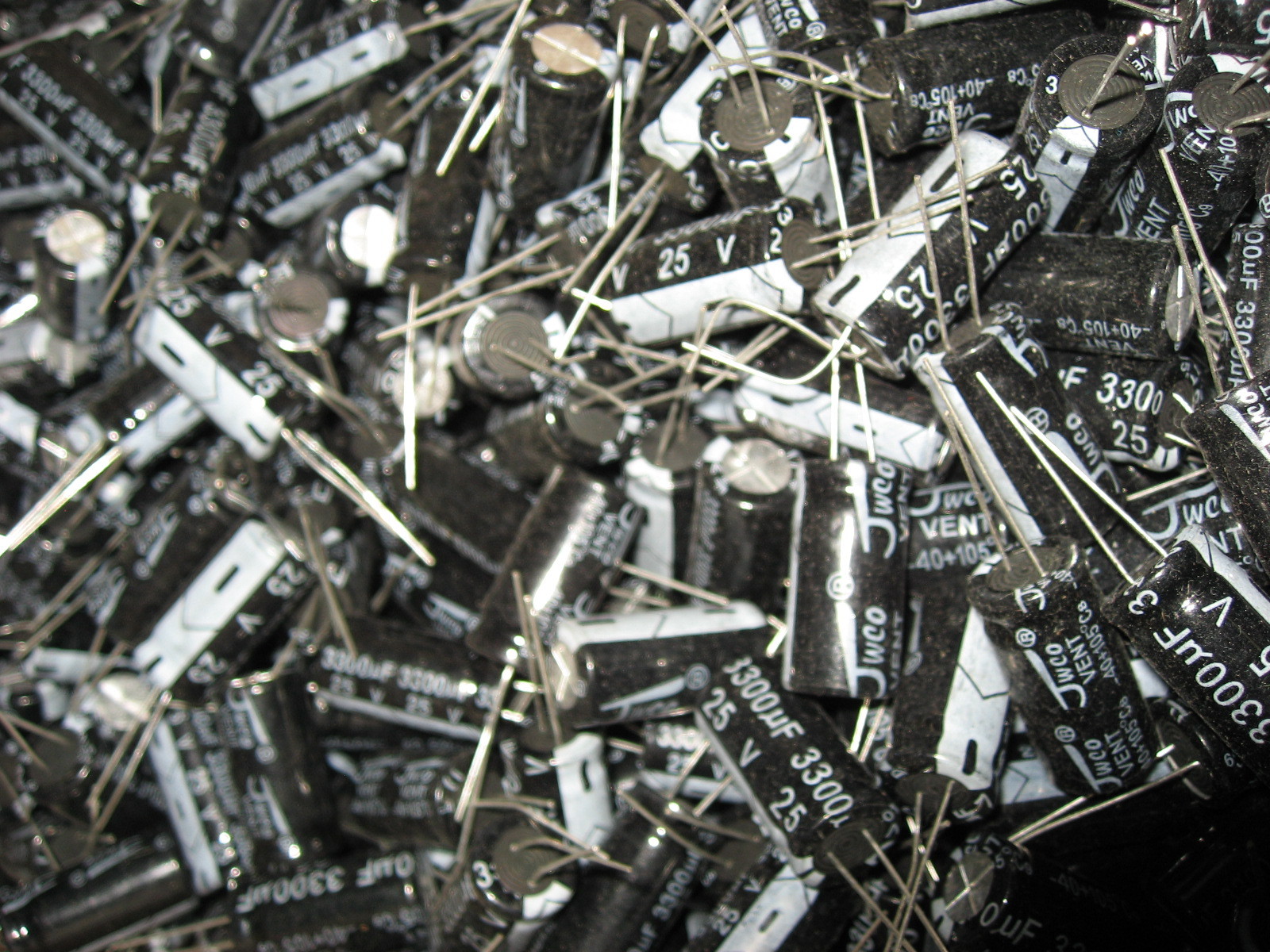 3300uF 25V (100x) Electrolytic Capacitors 25V 3300uF Volume 13x25 mm