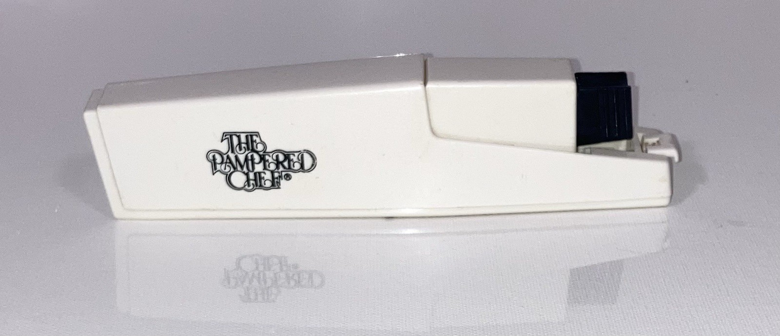 The Pampered Chef Self Sharpening Knife Case - 7 inch