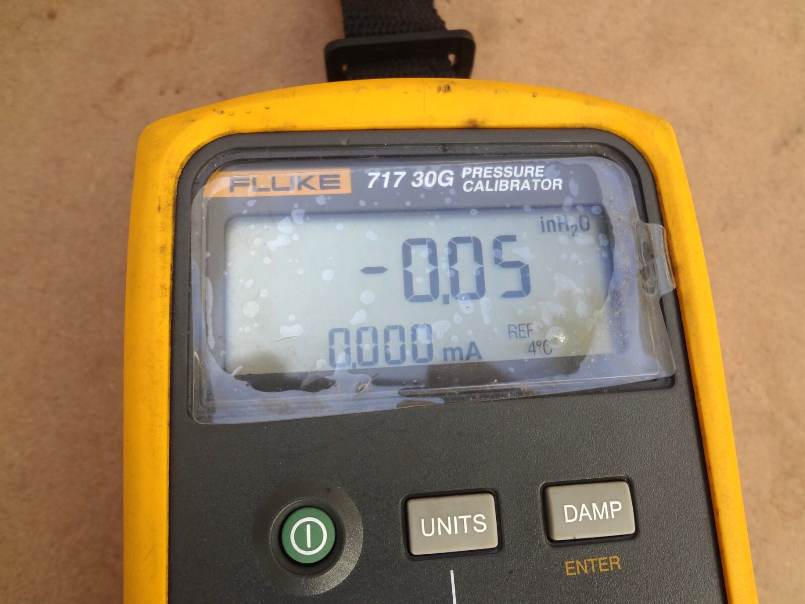 FLUKE 717-30G PRESSURE CALIBRATOR