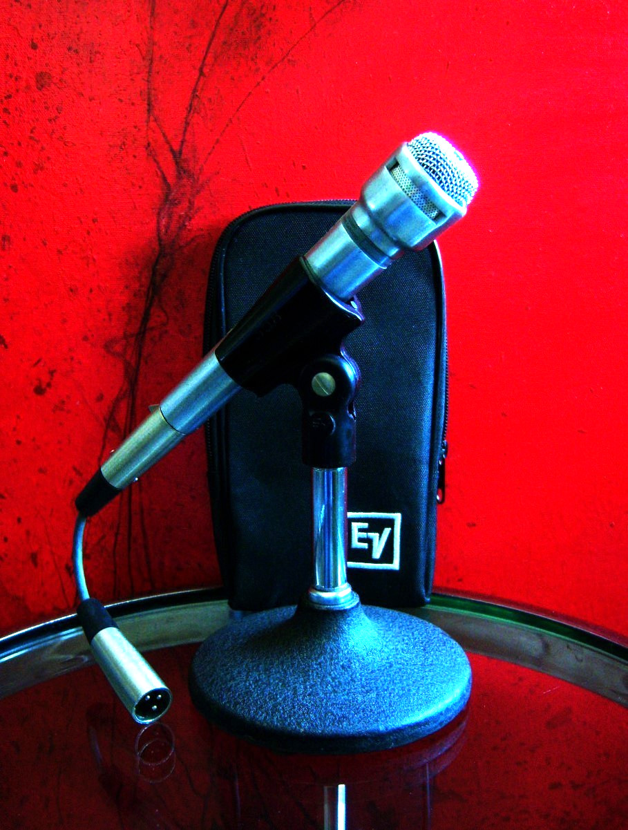 Vintage 1970's Electro Voice 660 dynamic cardioid microphone w accessories RE15