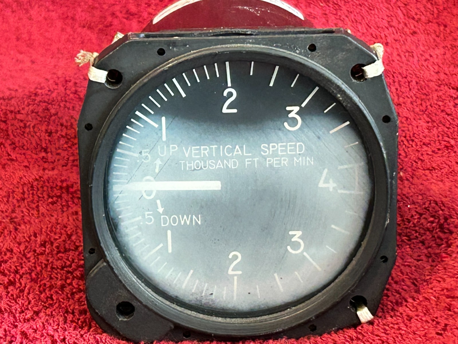 UNITED INSTRUMENTS LIGHTED VERTICAL SPEED INDICATOR P/N 7040-C104