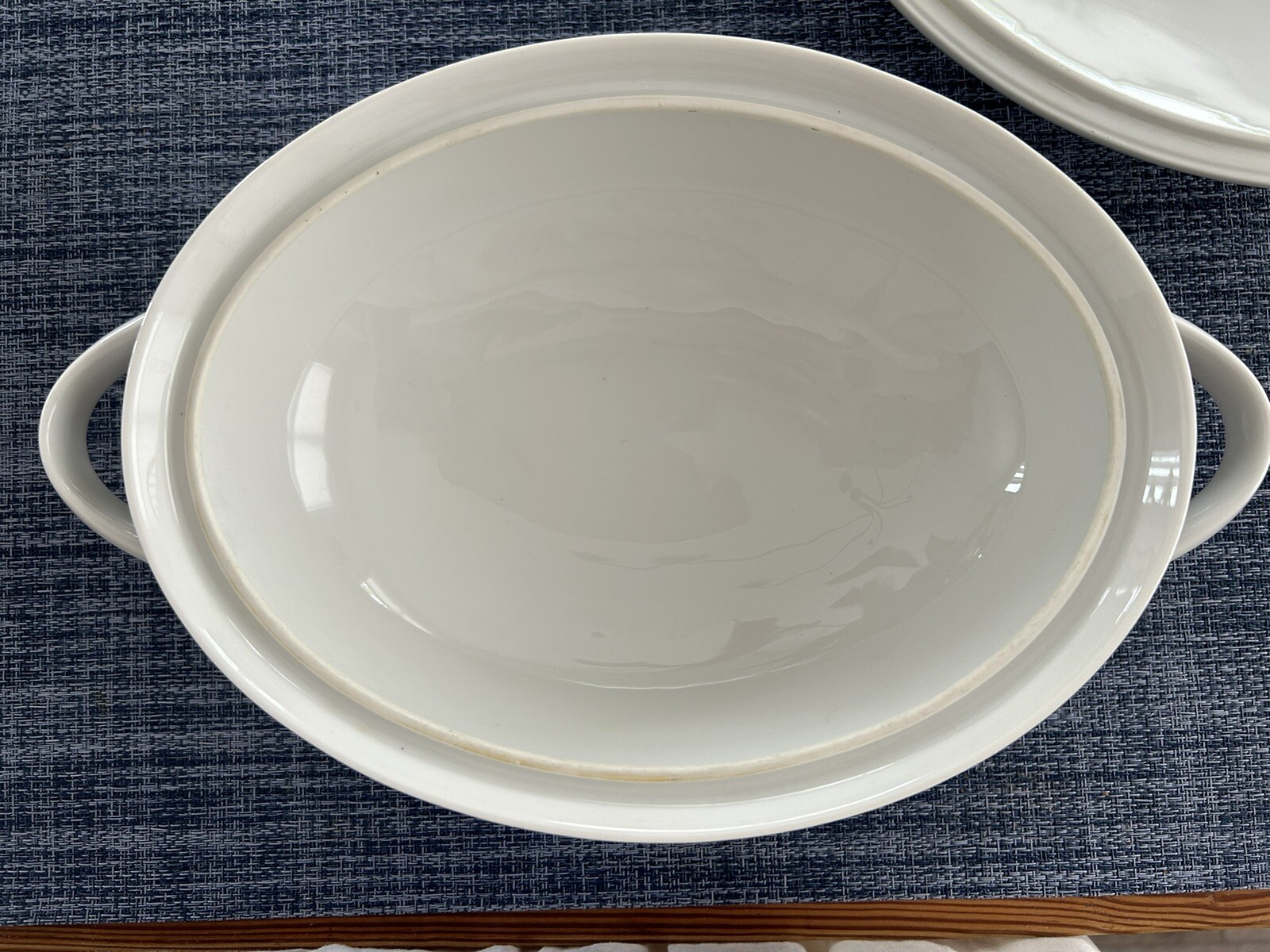 EUC- Easterling Majestic Large 10” Oval Covered Vegetable / Casserole
