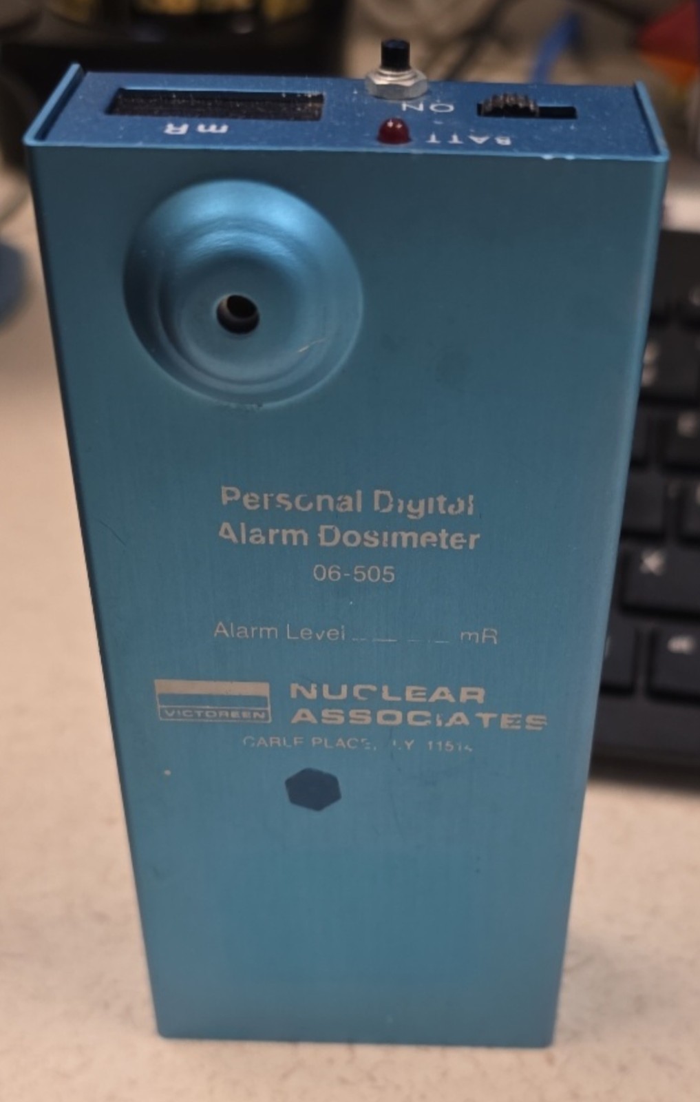Vintage Victoreen 06-505 Personal Digital Alarm Dosimeter