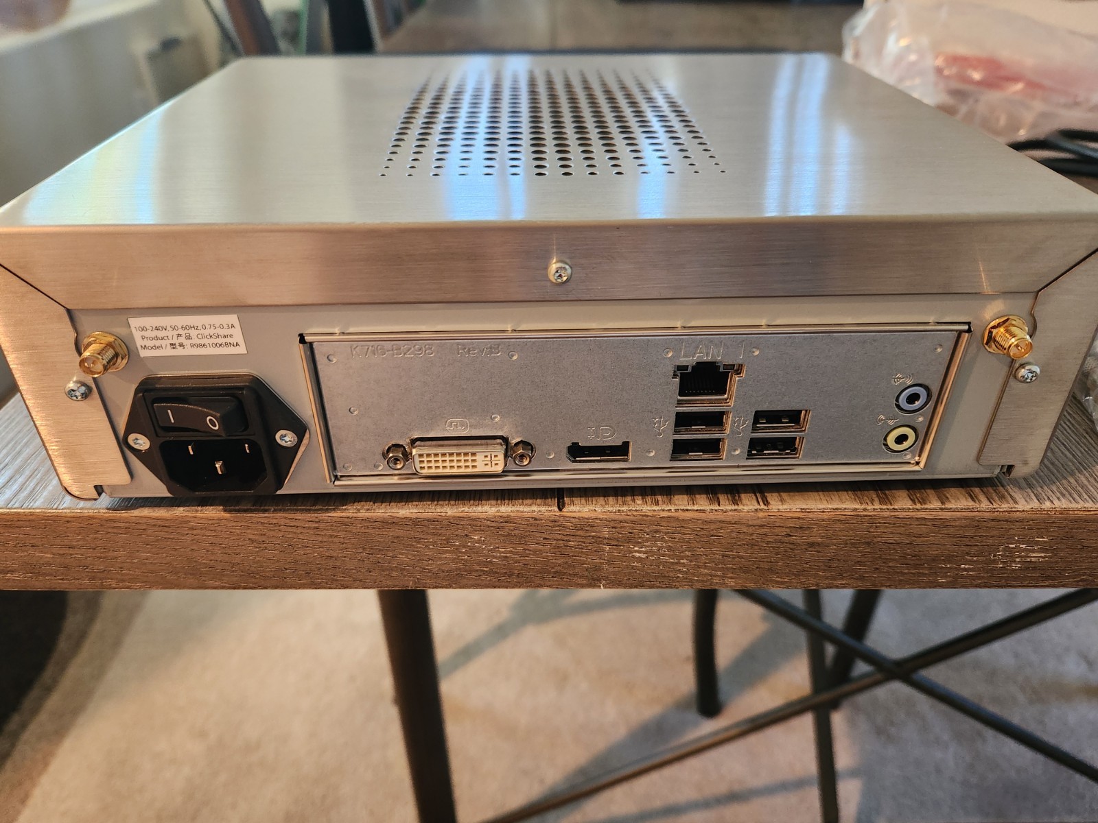 Barco Clickshare R9861006BNA Wireless Presentation System w/4 Buttons & Holder