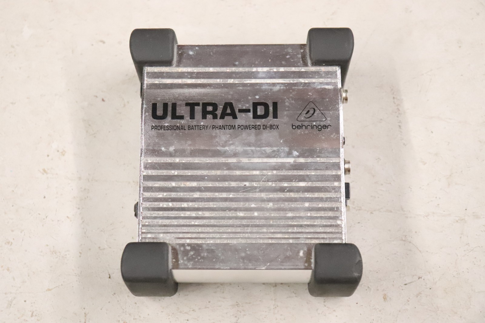 Behringer Ultra-DI DI100 1-channel Active Microphone / Instrument Direct Box