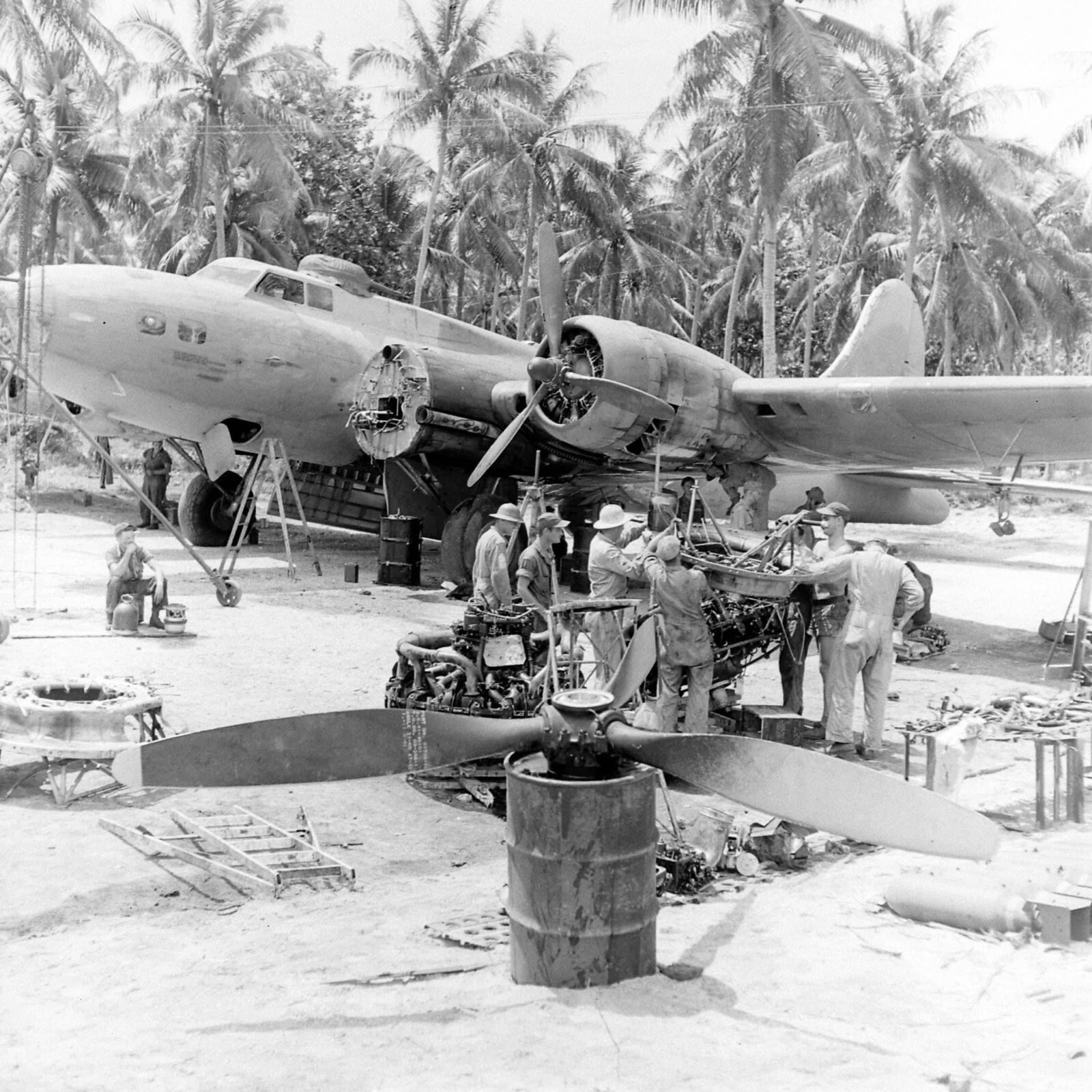 WW2 WWII Photo World War Two / B-17 Flying Fortress Operations Espiritu Santo
