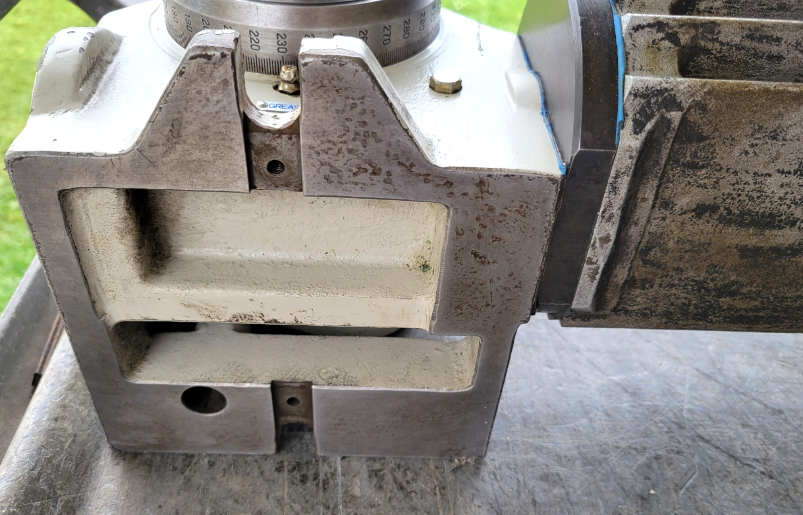 YUASA SUDX-5C-01 ROTARY INDEXER W/ UDNC-100 CONTROLLER
