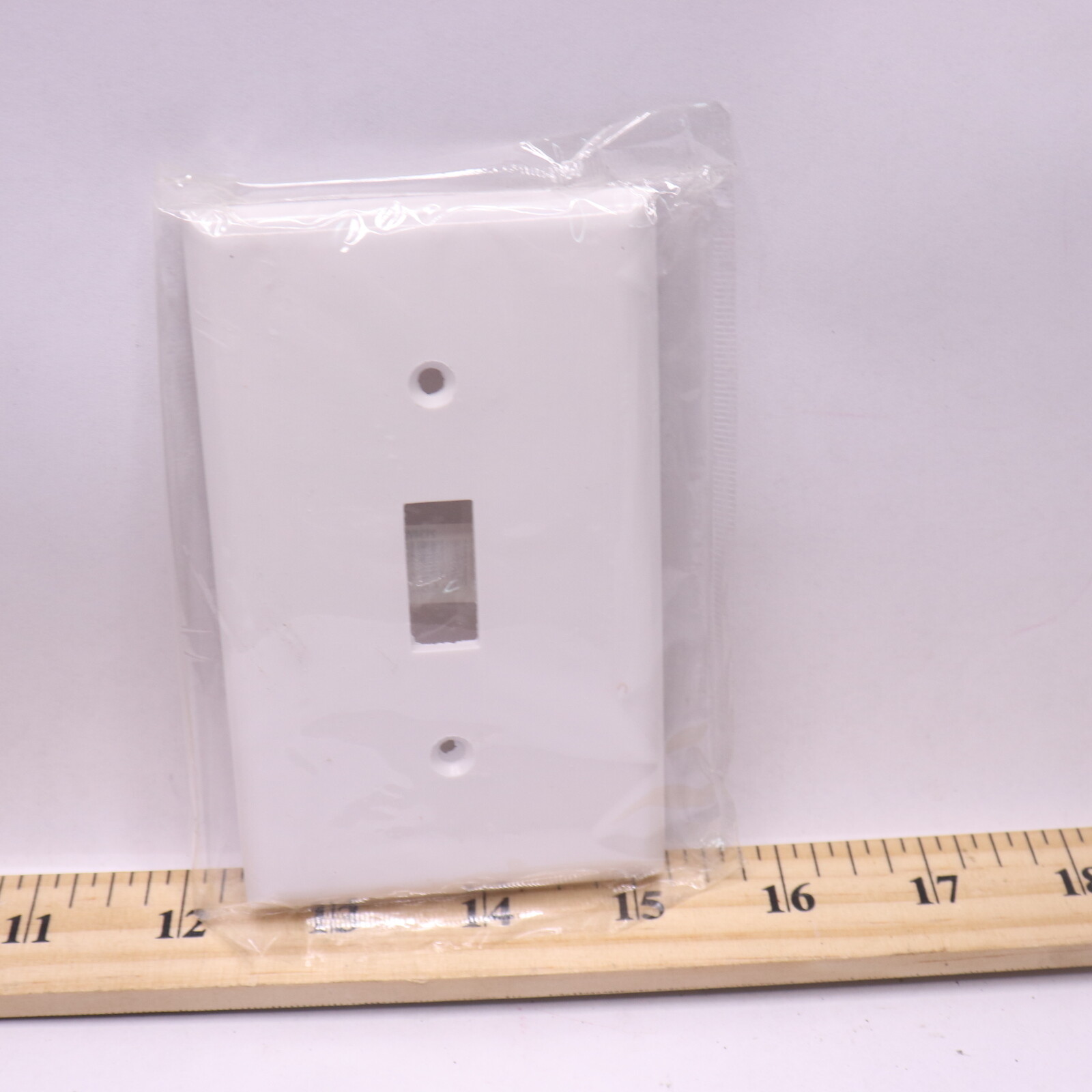Switch Plate 1 Gang White 2134W-BOX