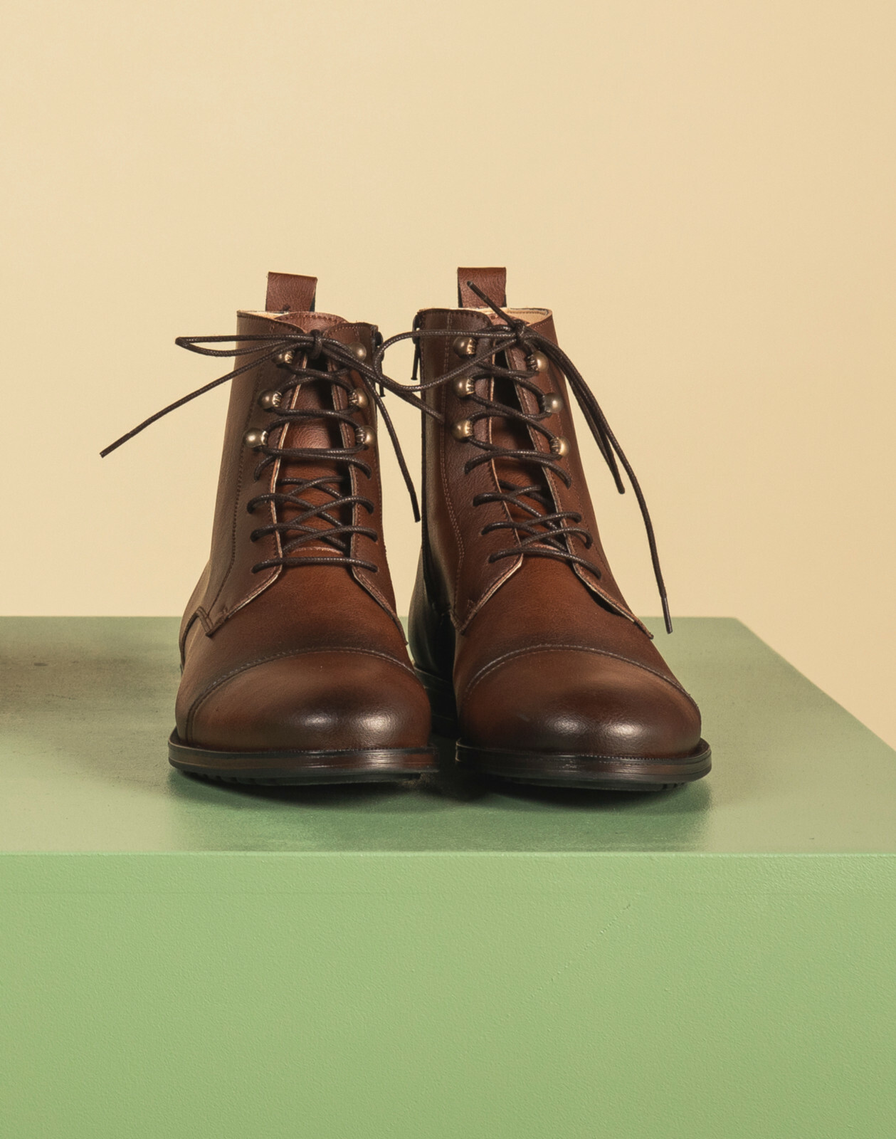 Vegan boot ankle elegant stylish breathable lined with flexible pull-on in brown