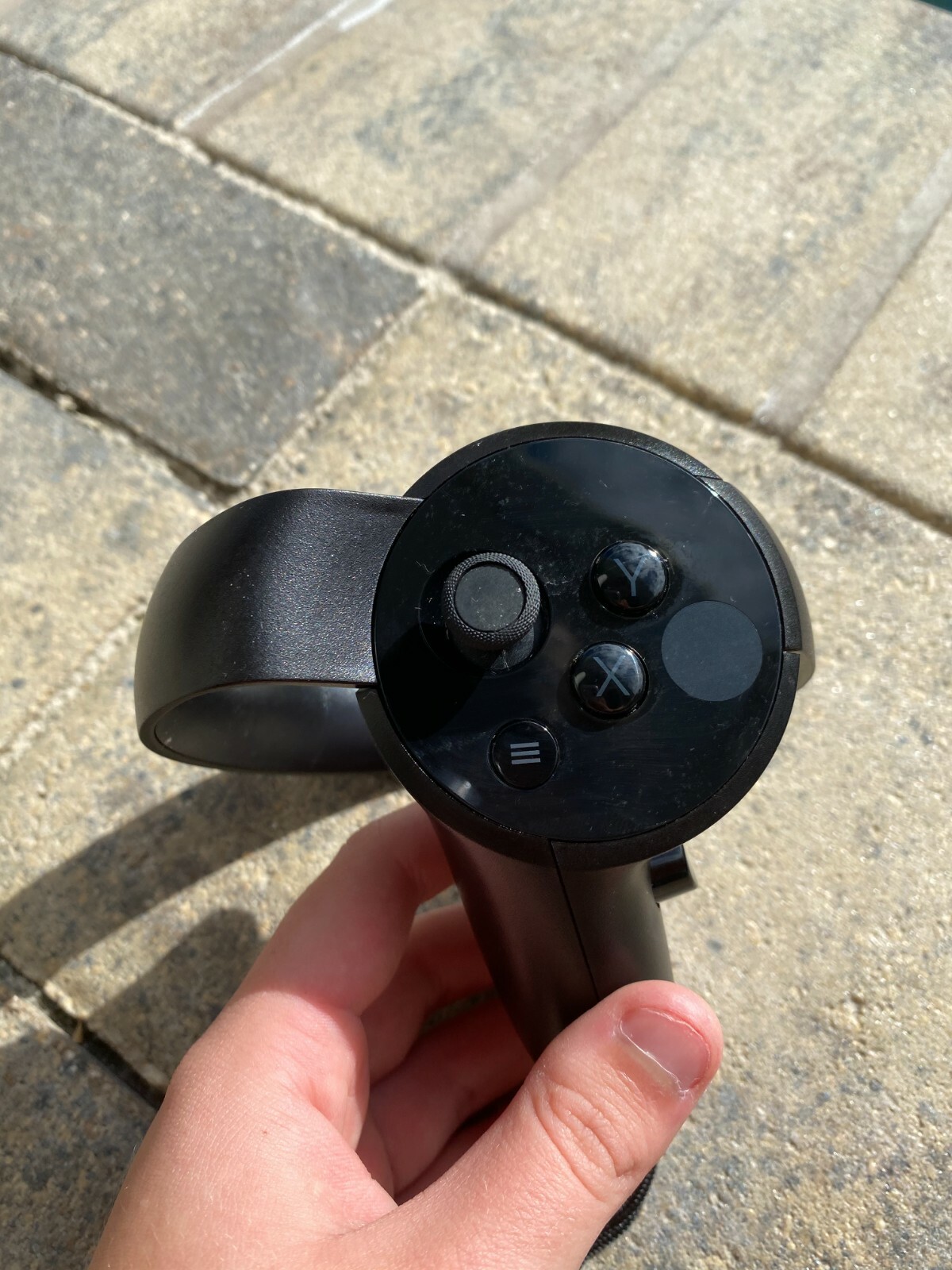 Oculus Rift Controller Left   Cv1 NO BATTERY COVER shape fast shipping stock