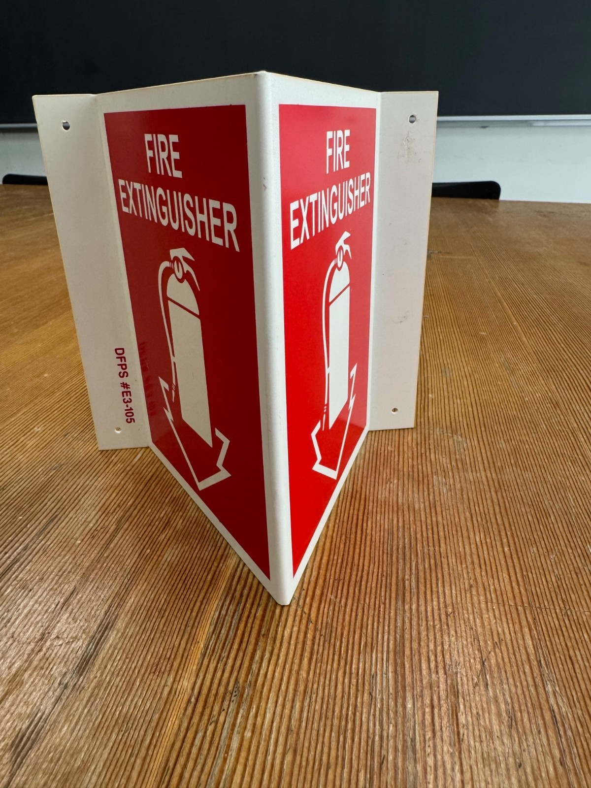NEW 5 X 6 (3-D) RIGID PLASTIC ANGLE FIRE EXTINGUISHER PICTURE SIGN set of 25