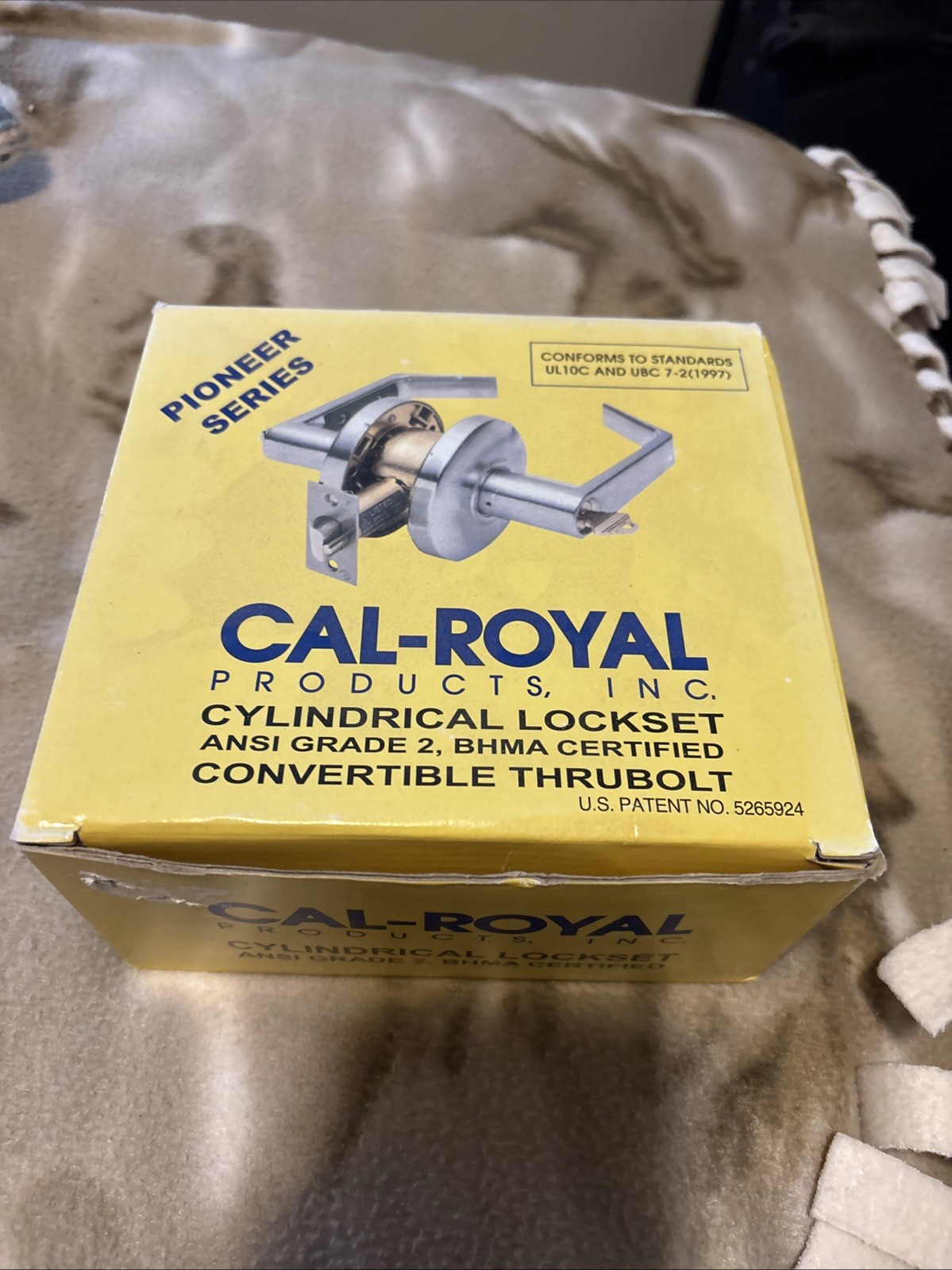 cal royal Cylindrical Locket