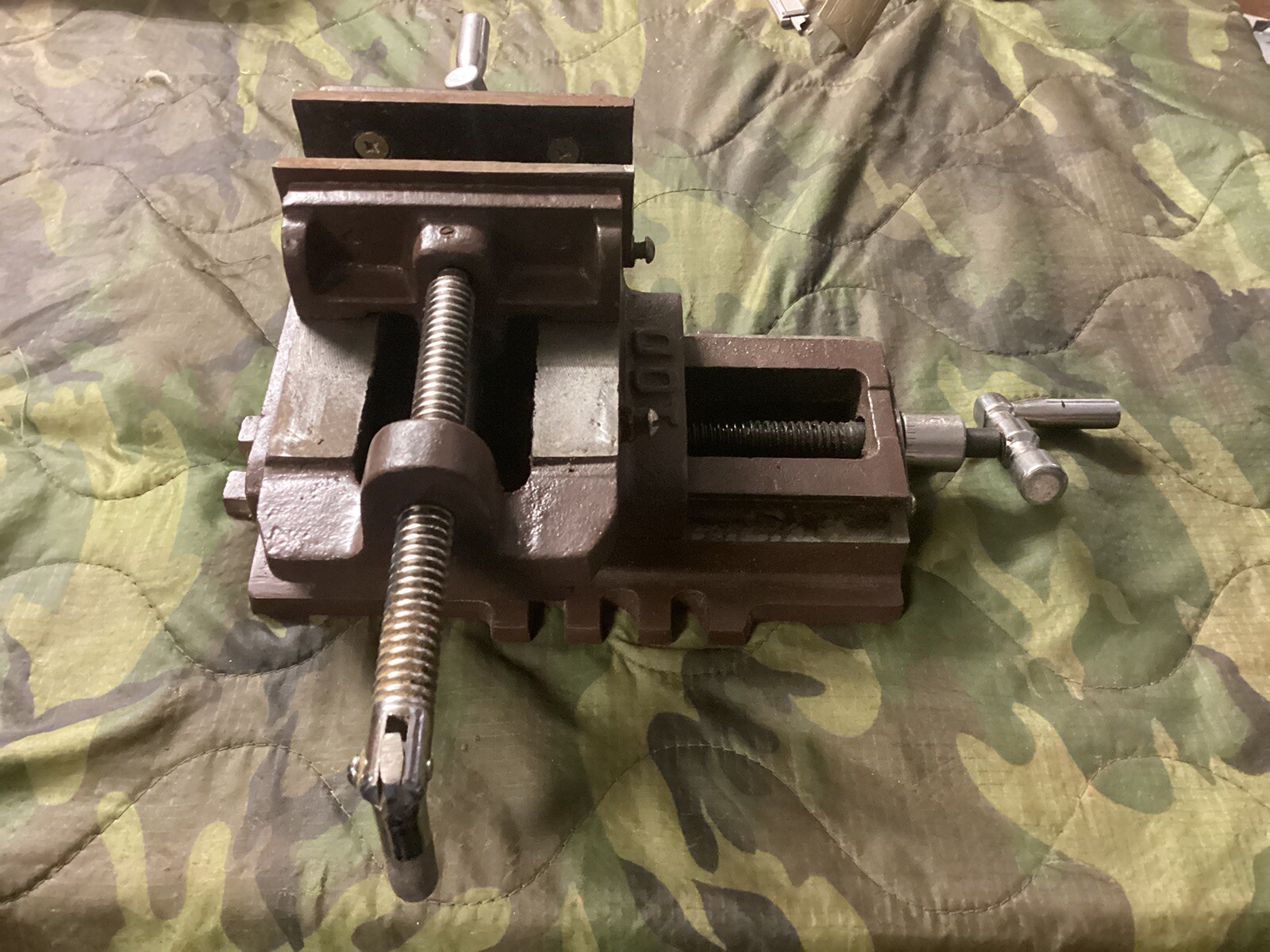100 DRILL PRESS MILLING VISE Works fine Tabletop