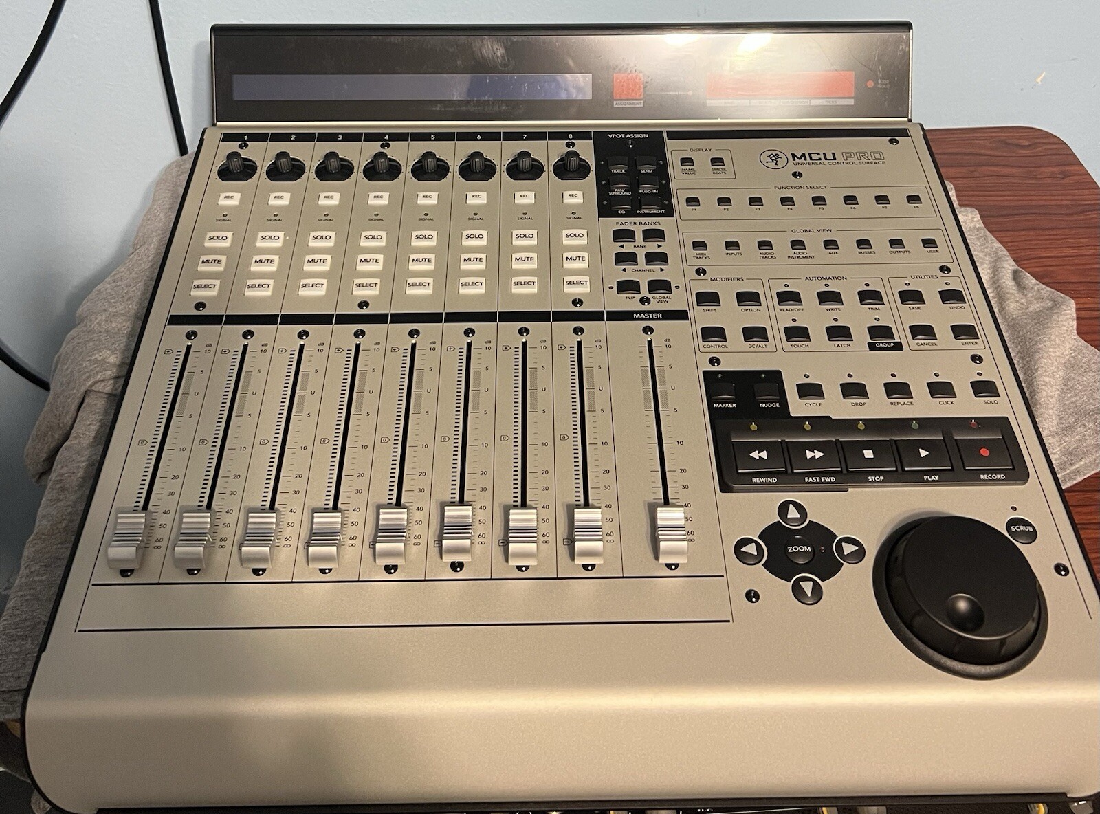MCU Mackie Control Universal Pro DAW MIDI Control Surface