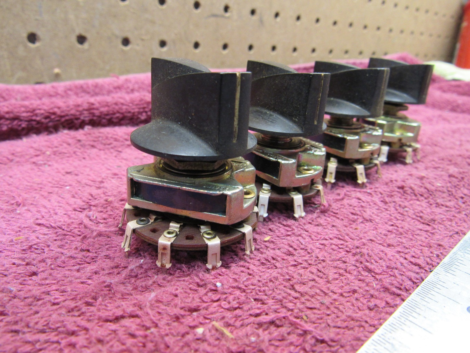 (4) OAK INDUSTRIES - 269789-BF1 Wafer Rotary Switch 1 Pole 10 Position + Knobs