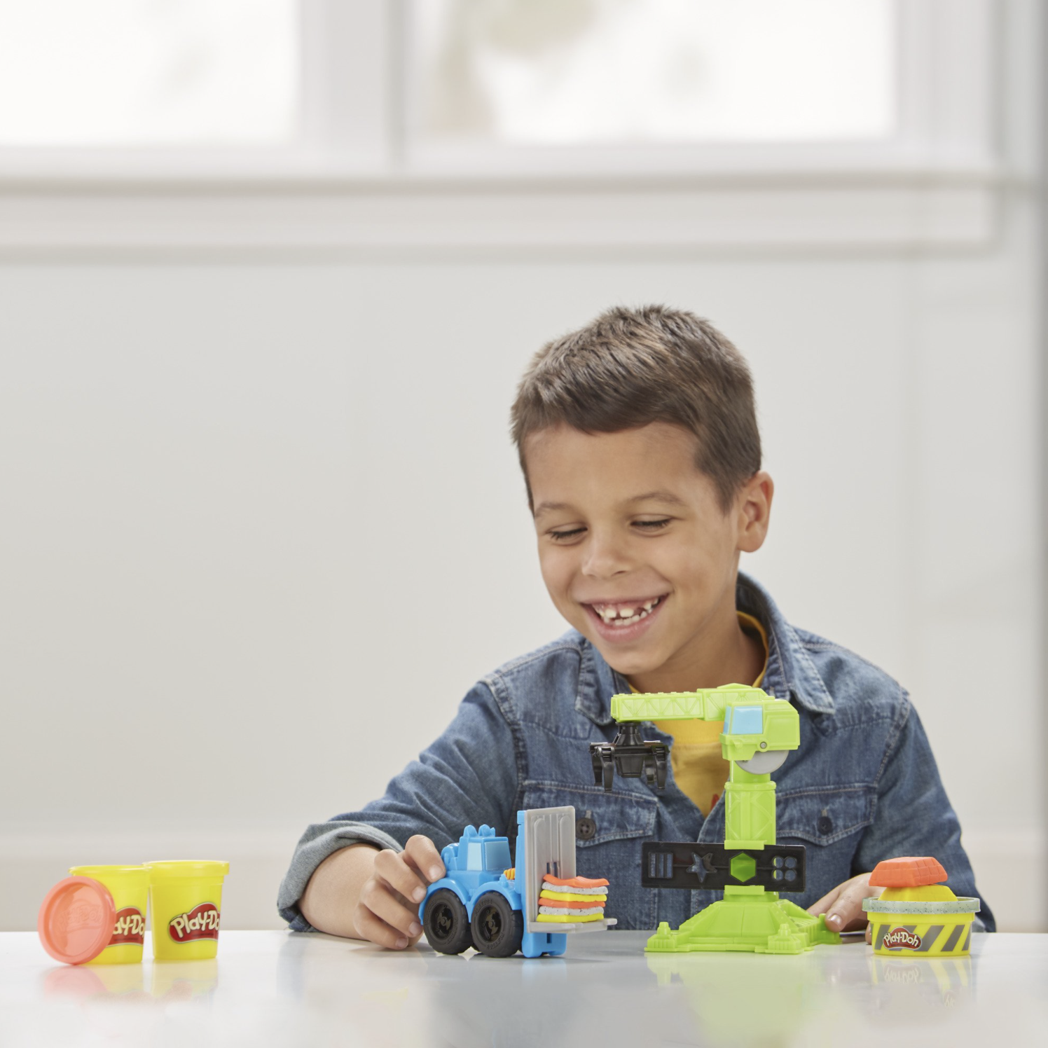 Play-Doh Wheels Crane and Forklift, Cement Buildin' Compound + 2 Colors (6 oz)