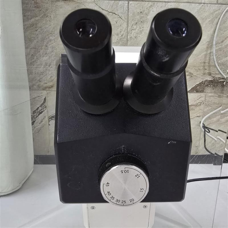 LEICA Zoom 2000 Microscope -35