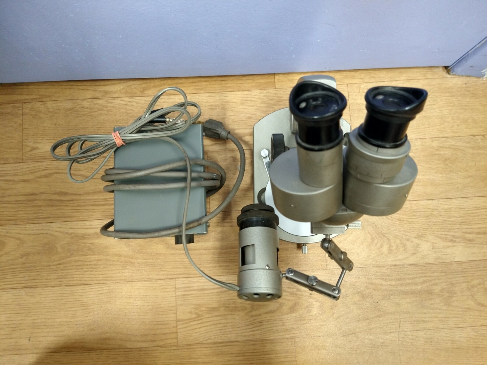 VINTAGE OLYMPUS TOKYO STEREOSCOPIC MICROSCOPE VT-II Ref: 224109