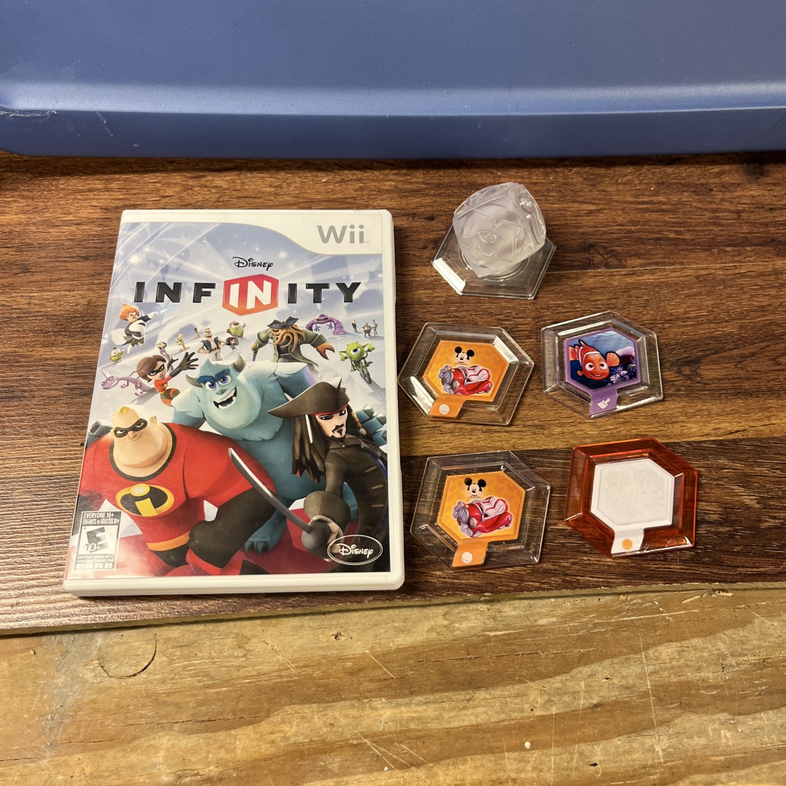 Disney Lot, Infinity game For Wii , Starter Crystal and Power Discs