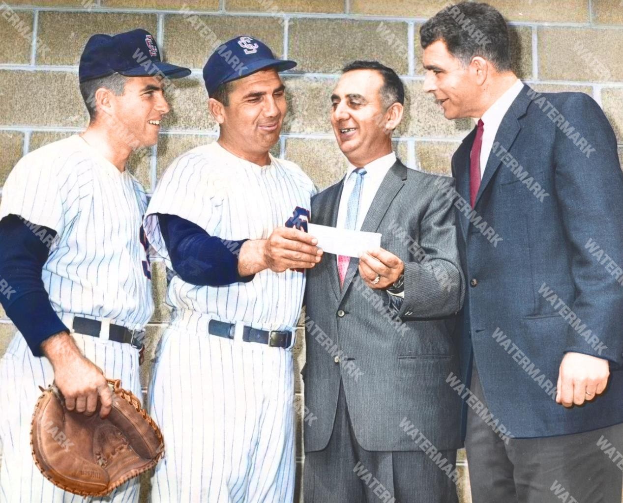HE816 1965 Bees LEO RUTH SAL TAORMINA JOHN URZI PETE F8x10 16x20 Colorized Photo