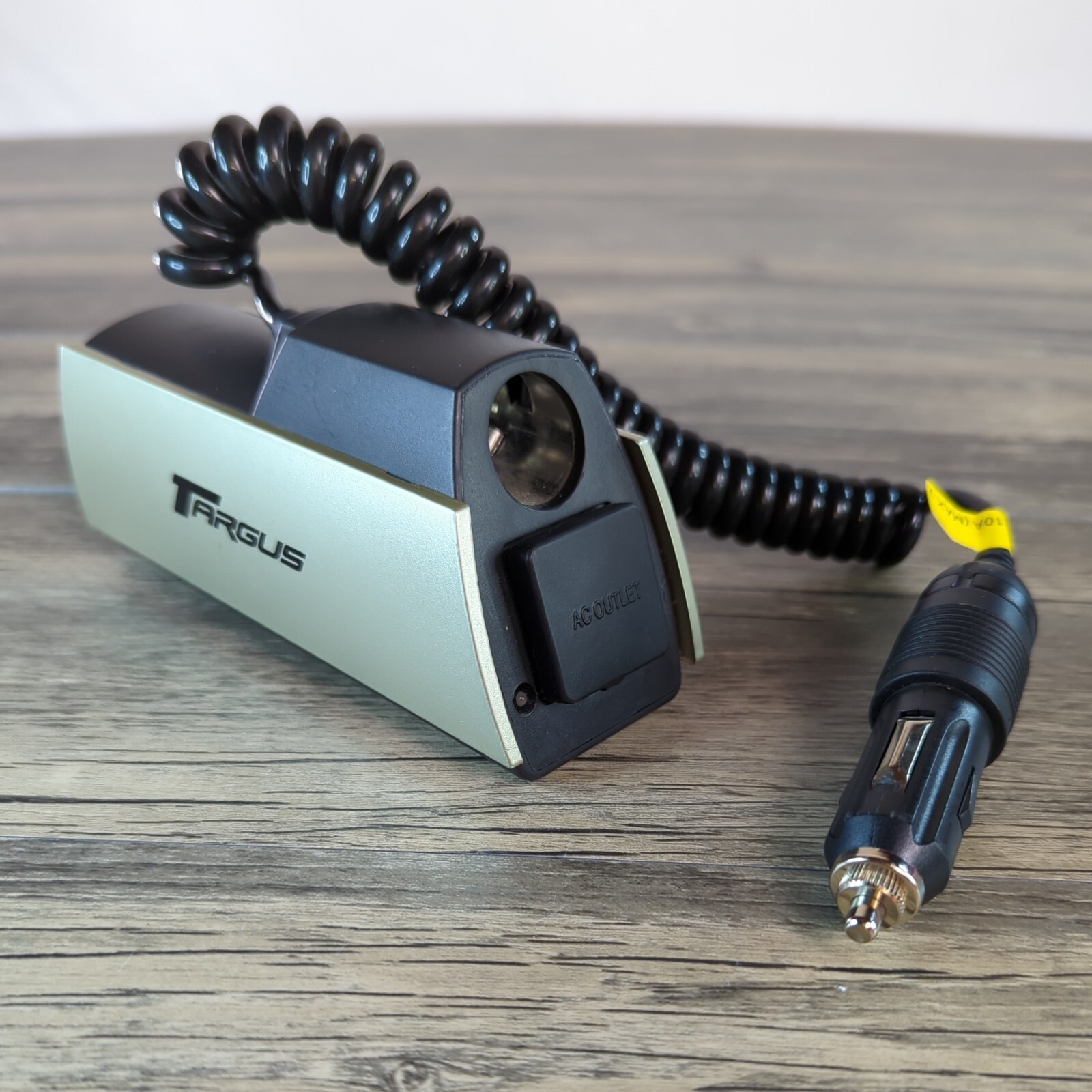 Targus 90W Mobile Power Inverter AC Outlet PAPWR005U 120 Volts Car Travel Size
