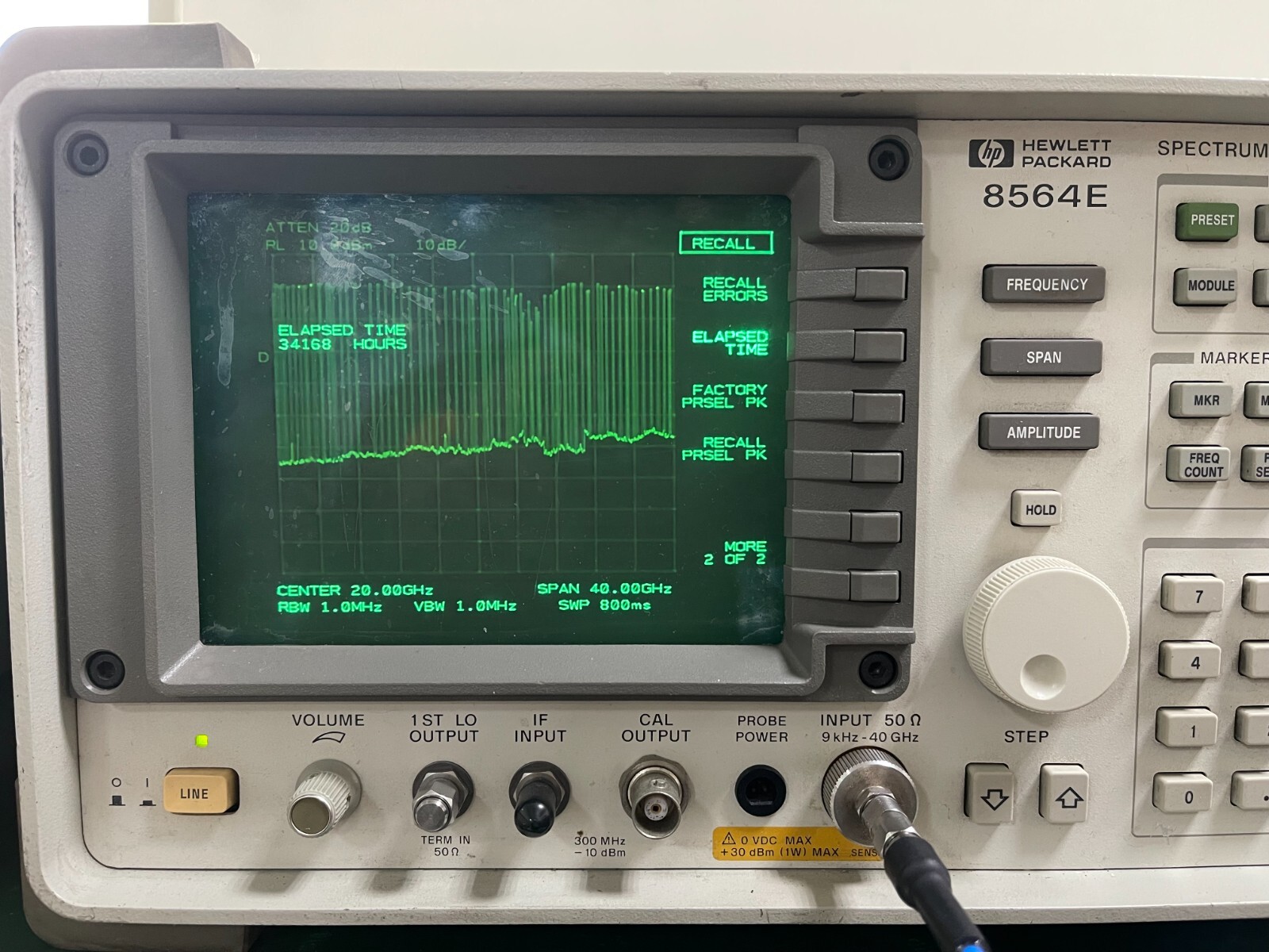 HP Agilent 8564E 9KHz - 40GHz Spectrum Analyzer w/ 85620A module_0976