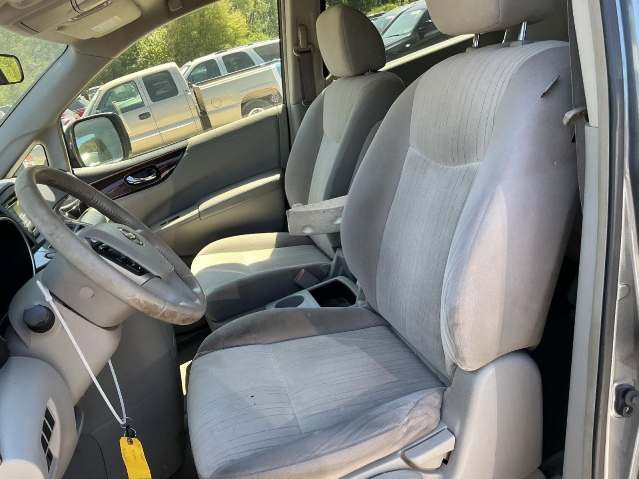 QUEST 2016 Glove Box 5034368