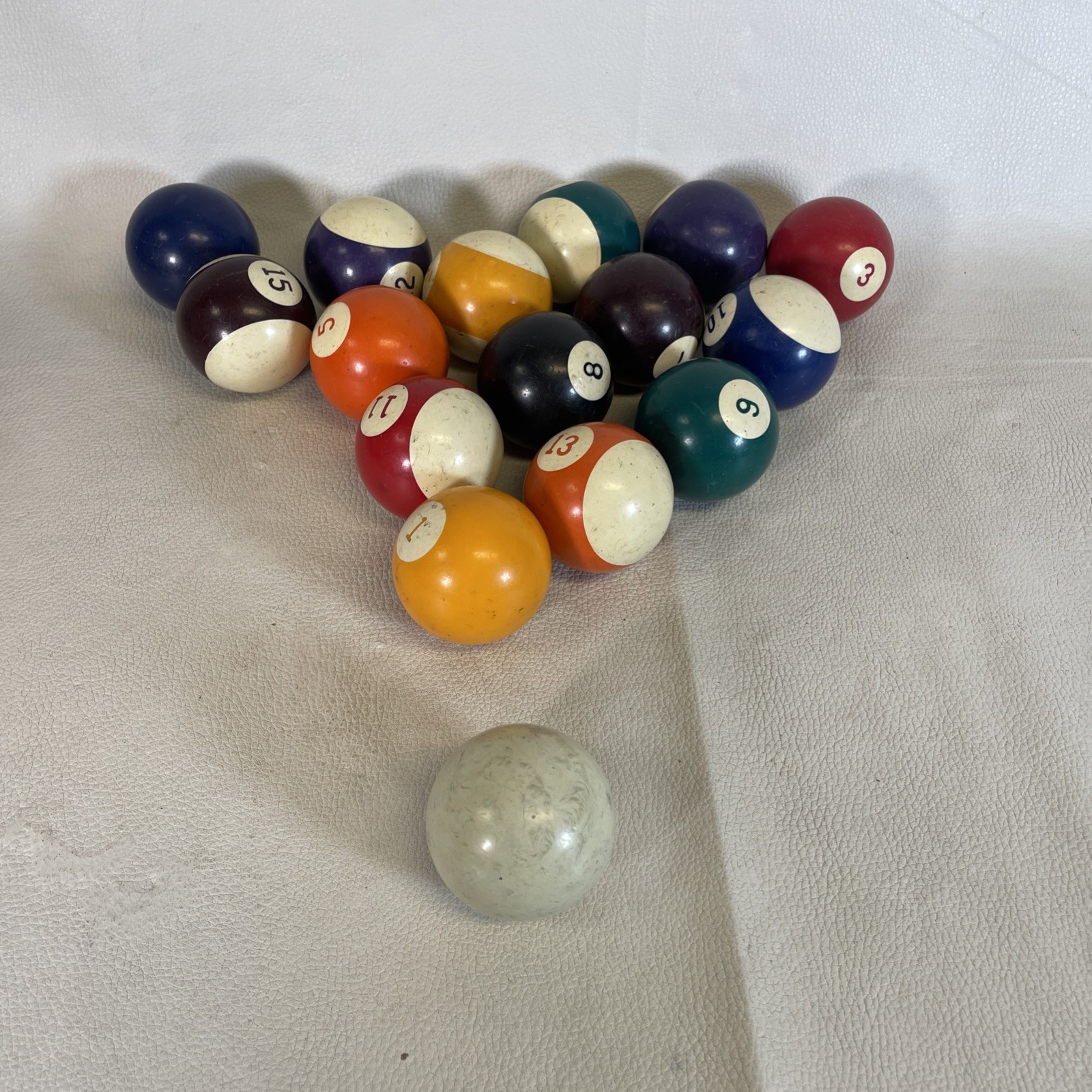 Vintage Complete Set of 16 Billiard / Pool Balls