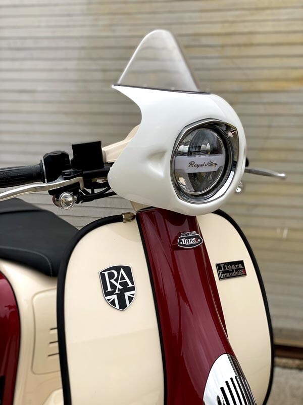 Royal Alloy Tigara Grande TG125/300 SLUK Bullet retro/60s screen - WHITE