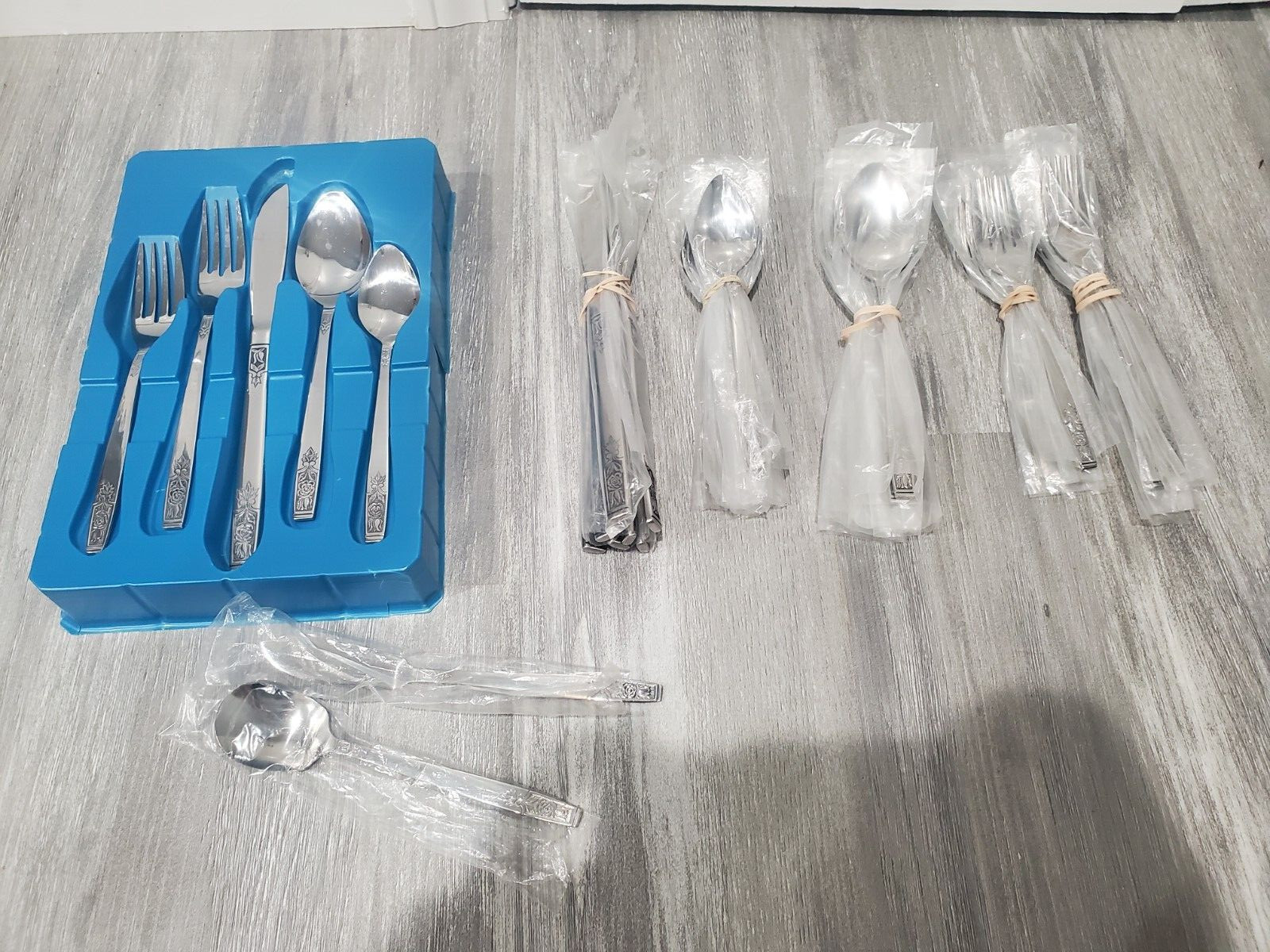 Crown One Young Rose 50 Piece Flatware
