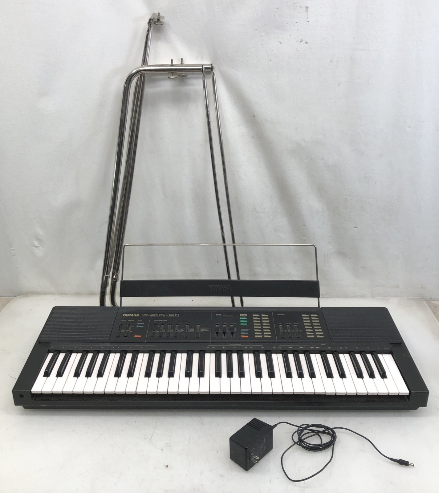 Yamaha PSR-31 Keyboard 61 Key Portable Electronic Piano Synth Vintage w/Stand