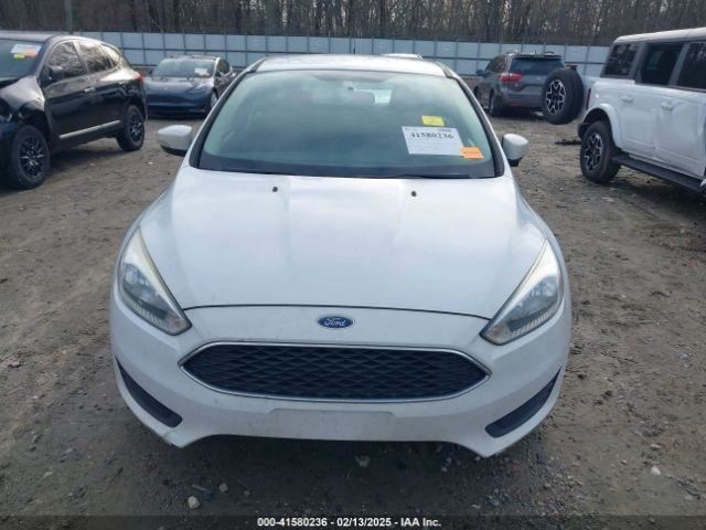 FOCUS 2015 Glove Box 4577676