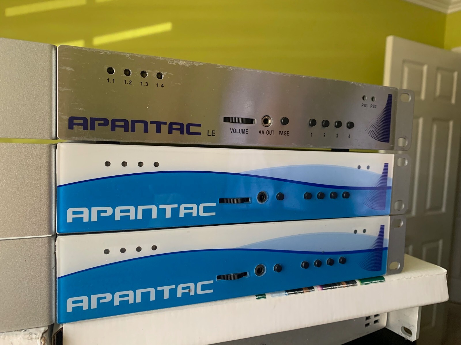 MULTIVIEWER - APANTAC TAHOMA LE-4HD