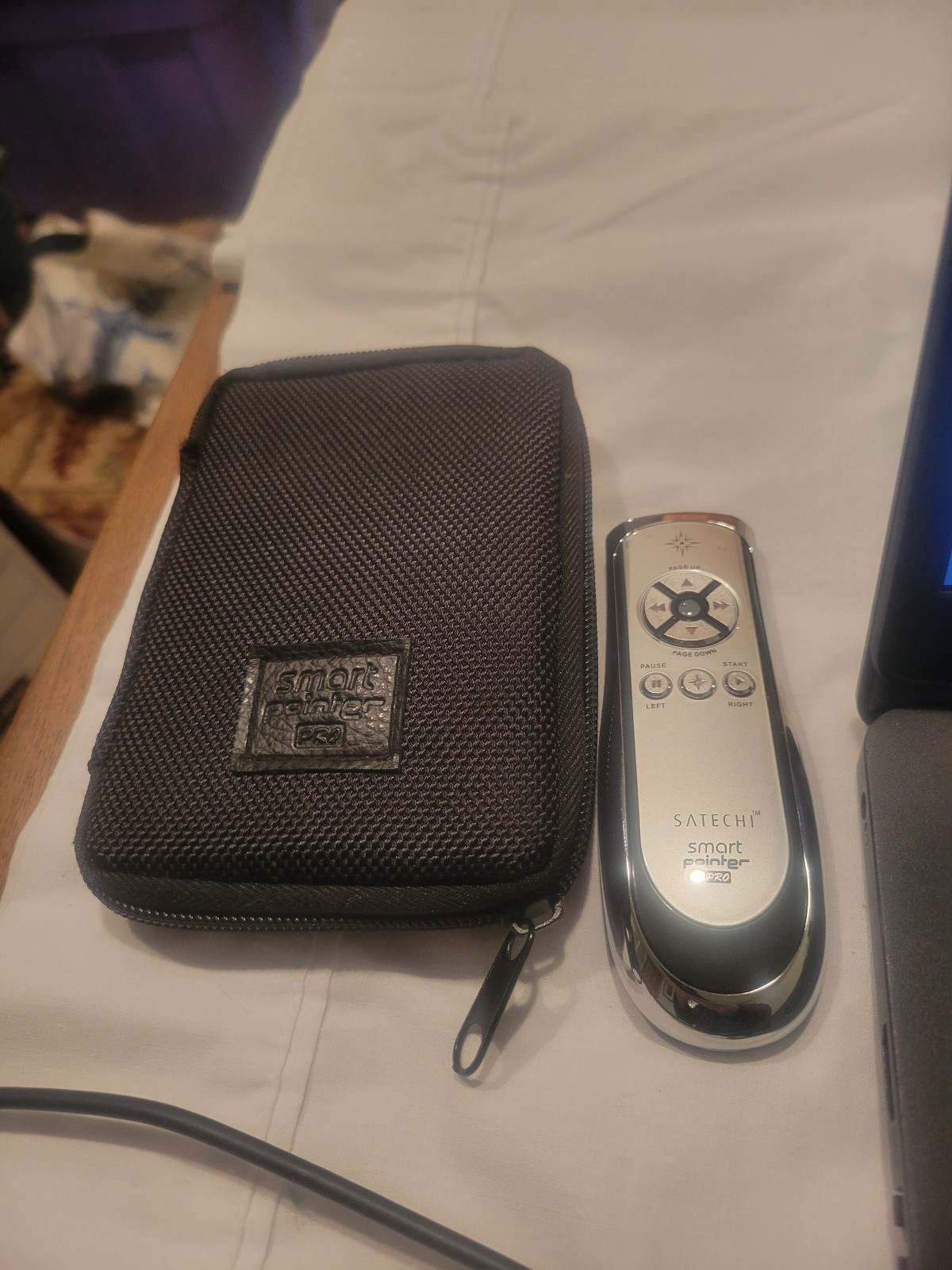 Satechi SP400 Smart-Pointer - includes carry case