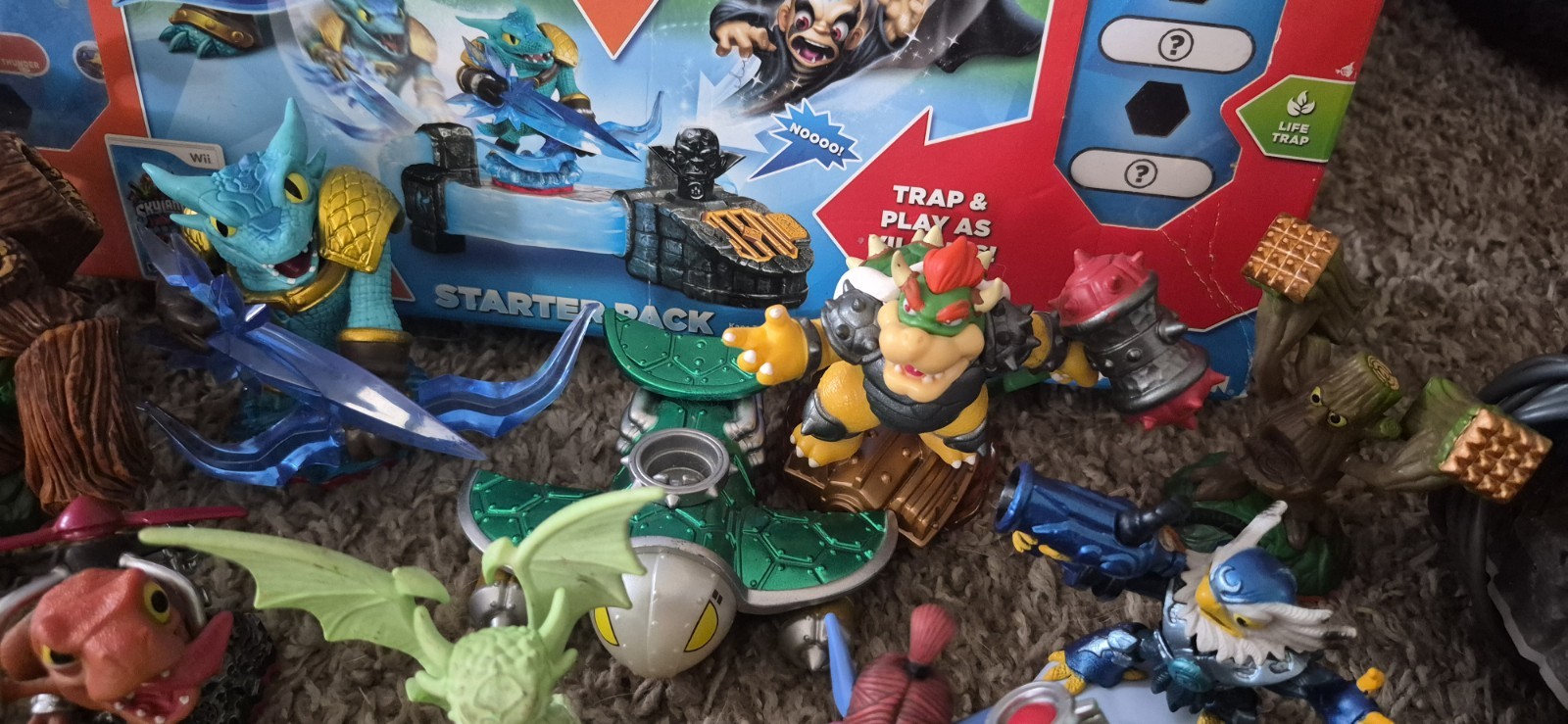 20 Skylanders Figures w/ 3 Portals, 3 Wii Games