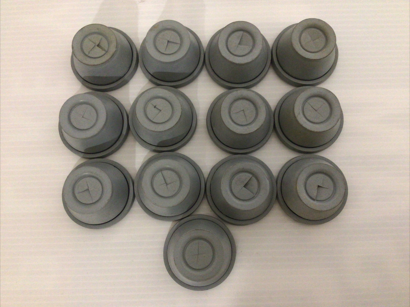 Lot Of 13 - Grommet VET26-35-GY