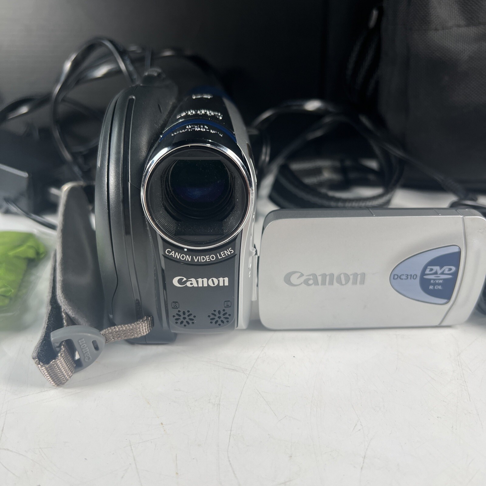 Canon DC310 Camcorder W/ Bag & AC Adapter. 🎥