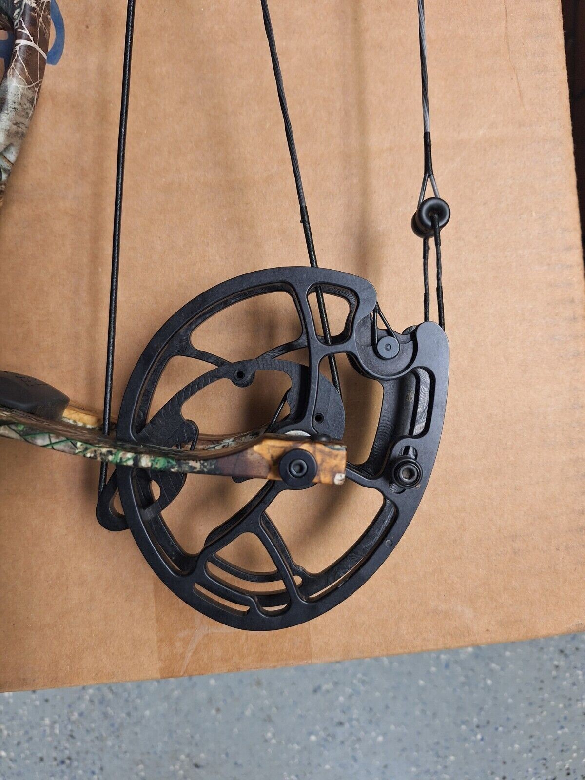 Prime Logic CT-3 Compound Bow Right Hand 55-65# 335fps!
