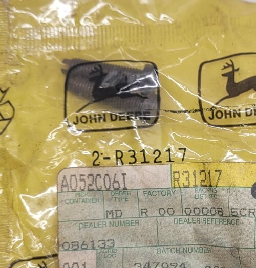 GENUINE John Deere Original Equipment Part# R31217 SET SCREWS (X2) 7020 7520