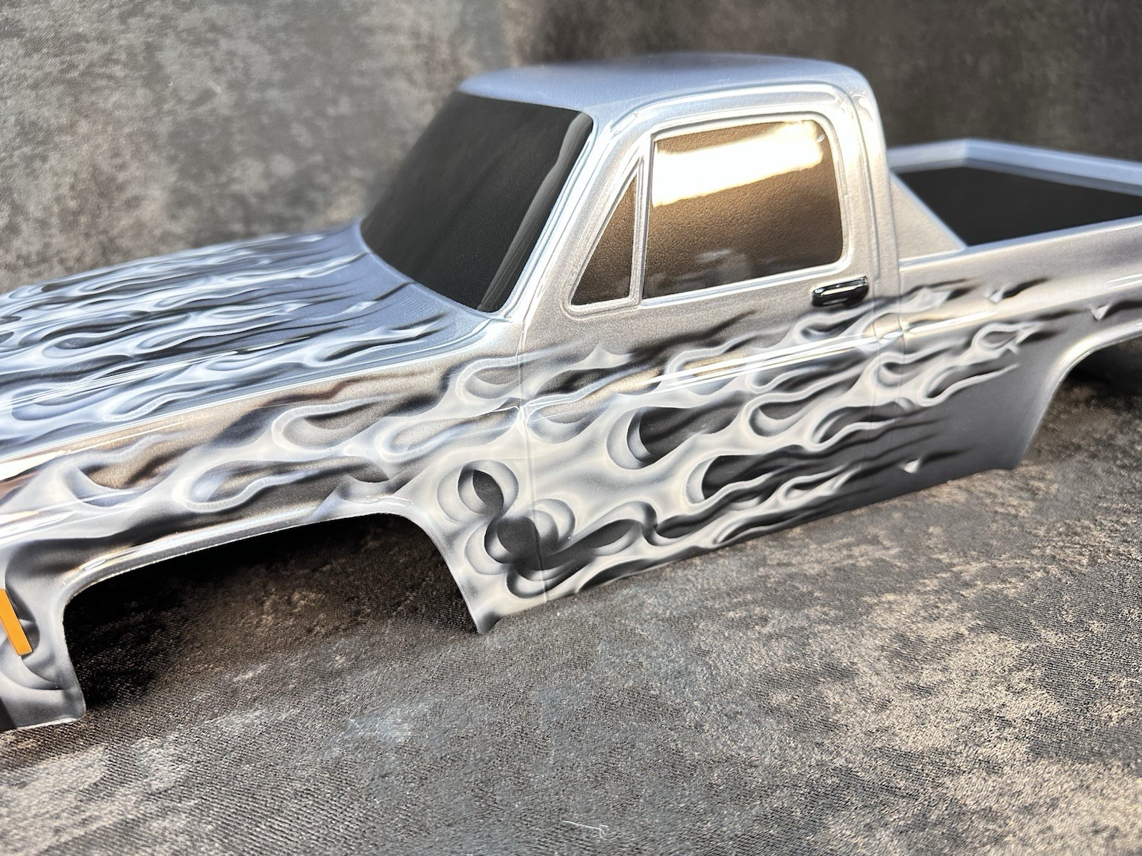 CUSTOM PAINTED RC TRUCK BODY ARRMA KRATON 6S TRAXXAS E-REVO T/E MAXX 1980 CHEVY