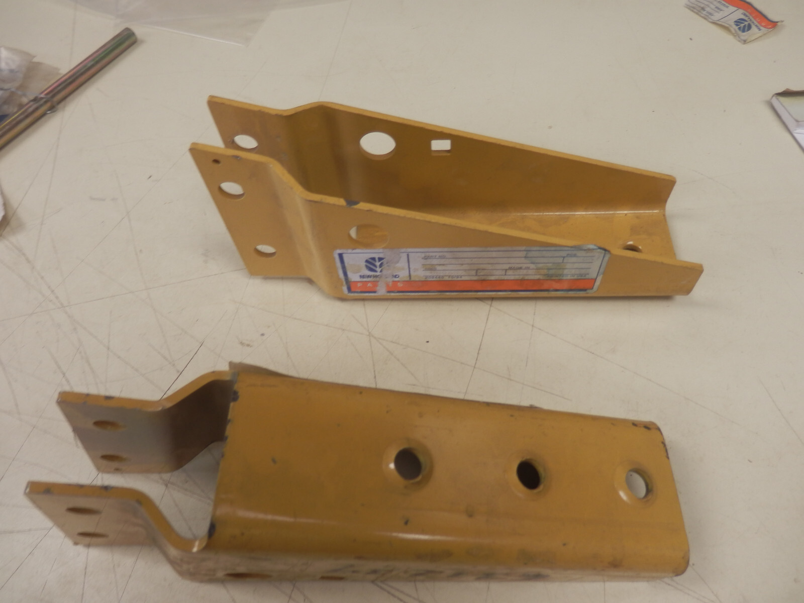 NEW GENUINE OEM NEW HOLLAND L555 PARK BRAKE PEDAL 637239