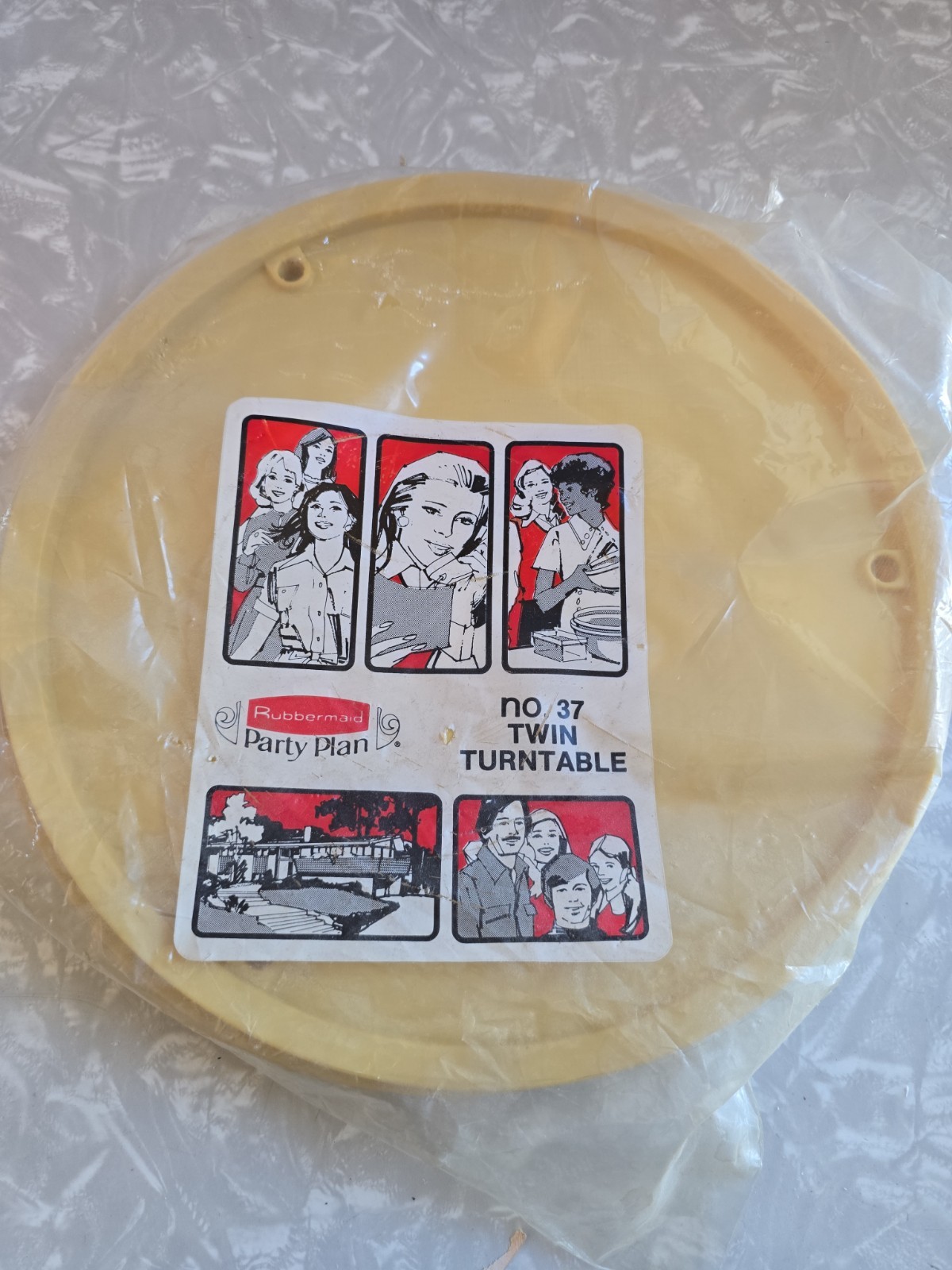 VTG Rubbermaid No. 37 Twin Turntable Party Plan New 10.5” gold yellow