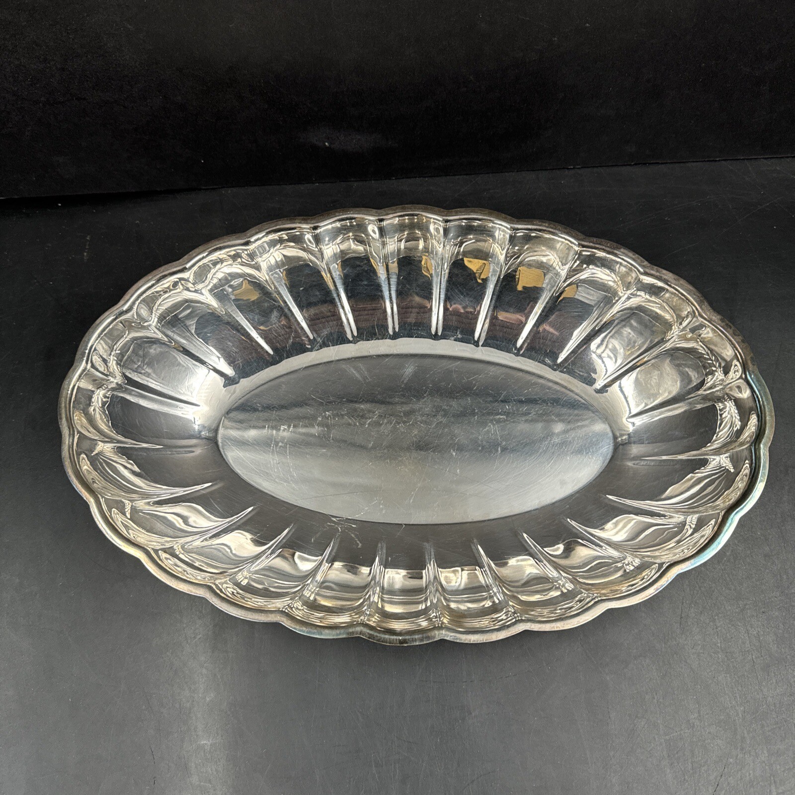 Vintage Oneida USA Large Oval Scallop Edge Serving Fruit Snack Silver Tone Bowl