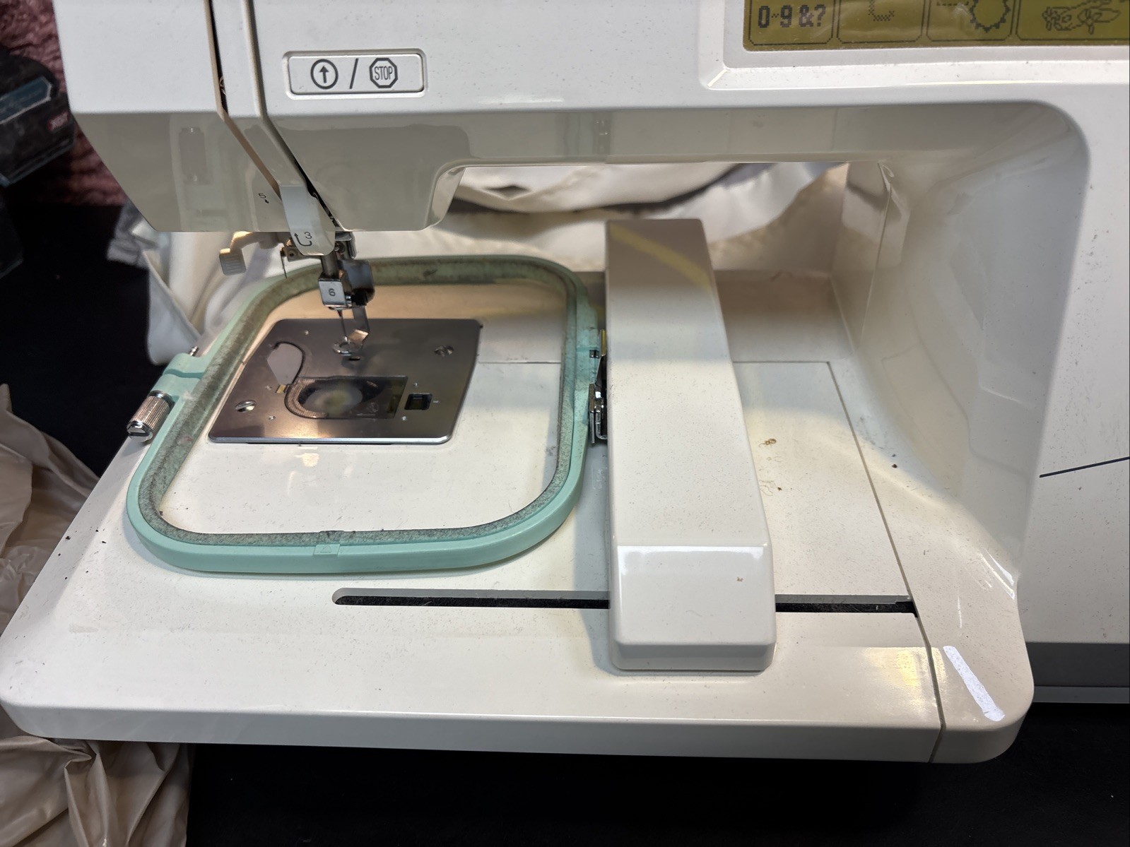 Bernina Bernette Deco 600 embroidery machine. Tested Working