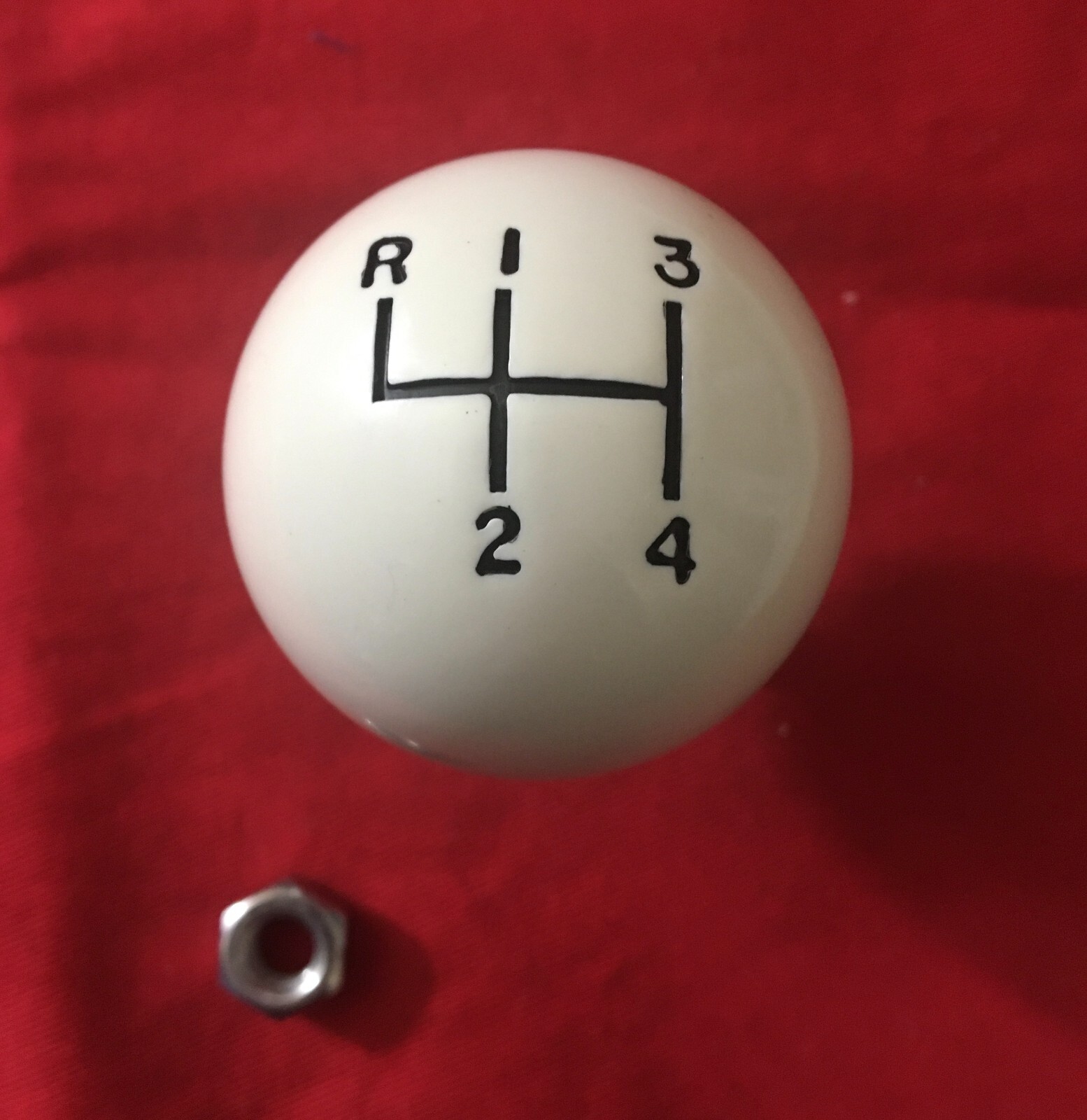 5/16-18 SHIFT KNOB WHITE BALL 4 SPEEED FOR MUNCIE & OTHER 5/16-18 SHIFTERS