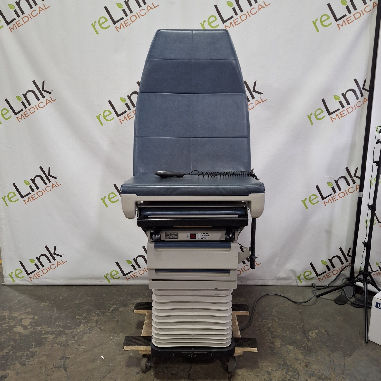 Midmark 405 Hi-Low Power Exam Table