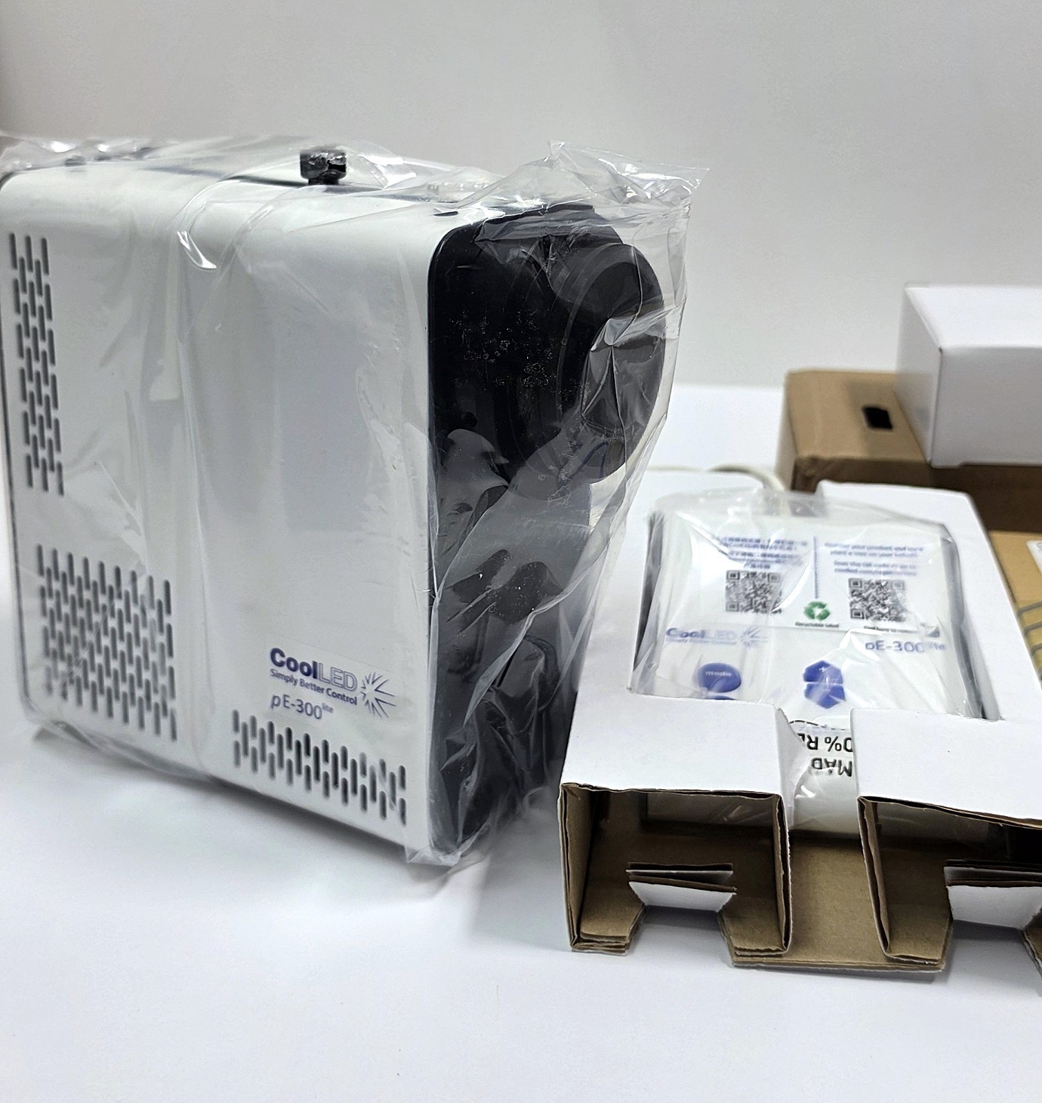 CoolLED pE-300 LITE Illumination White Light LED System w/ Control Pad